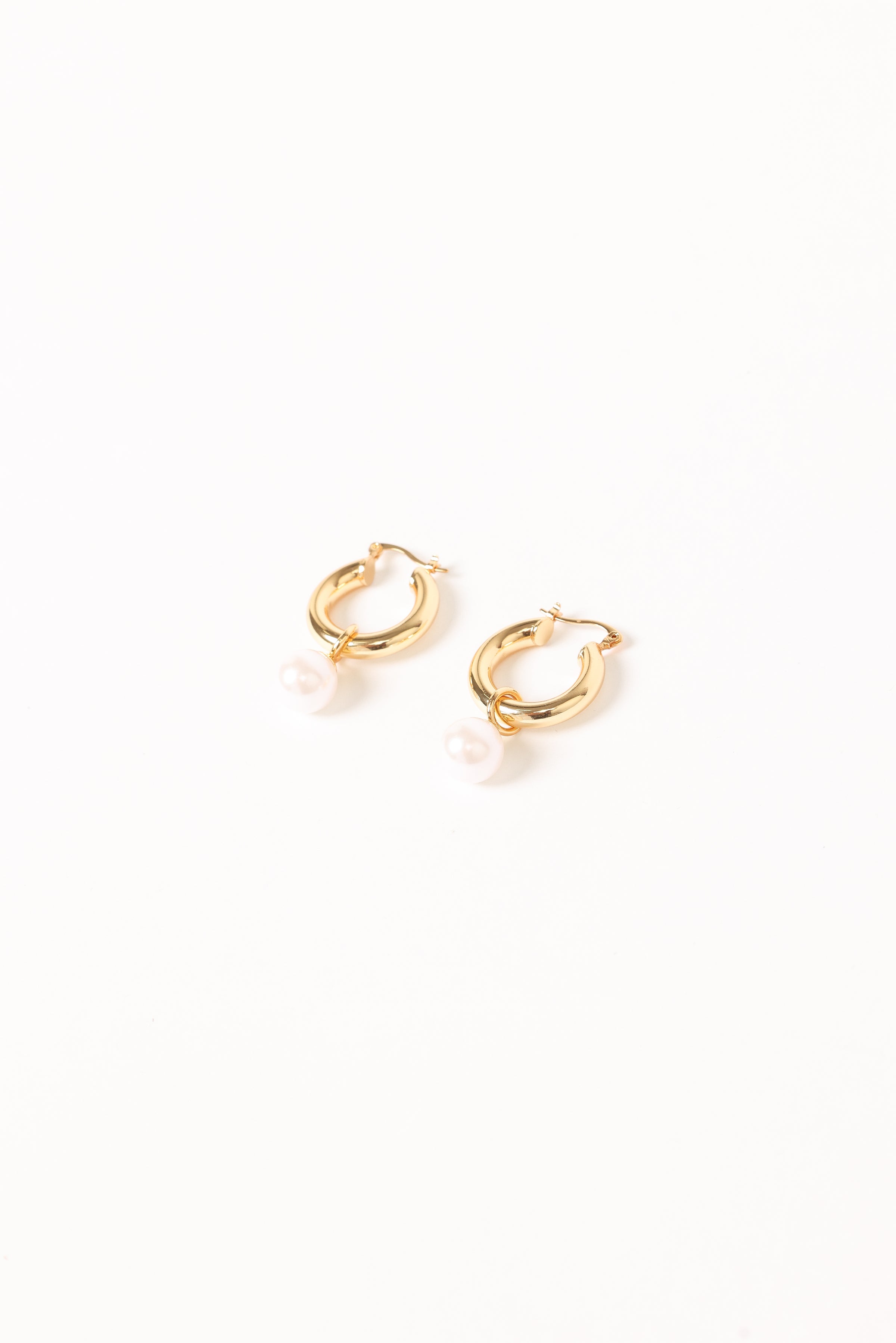 Geneva Earrings - Gold/Pearl
