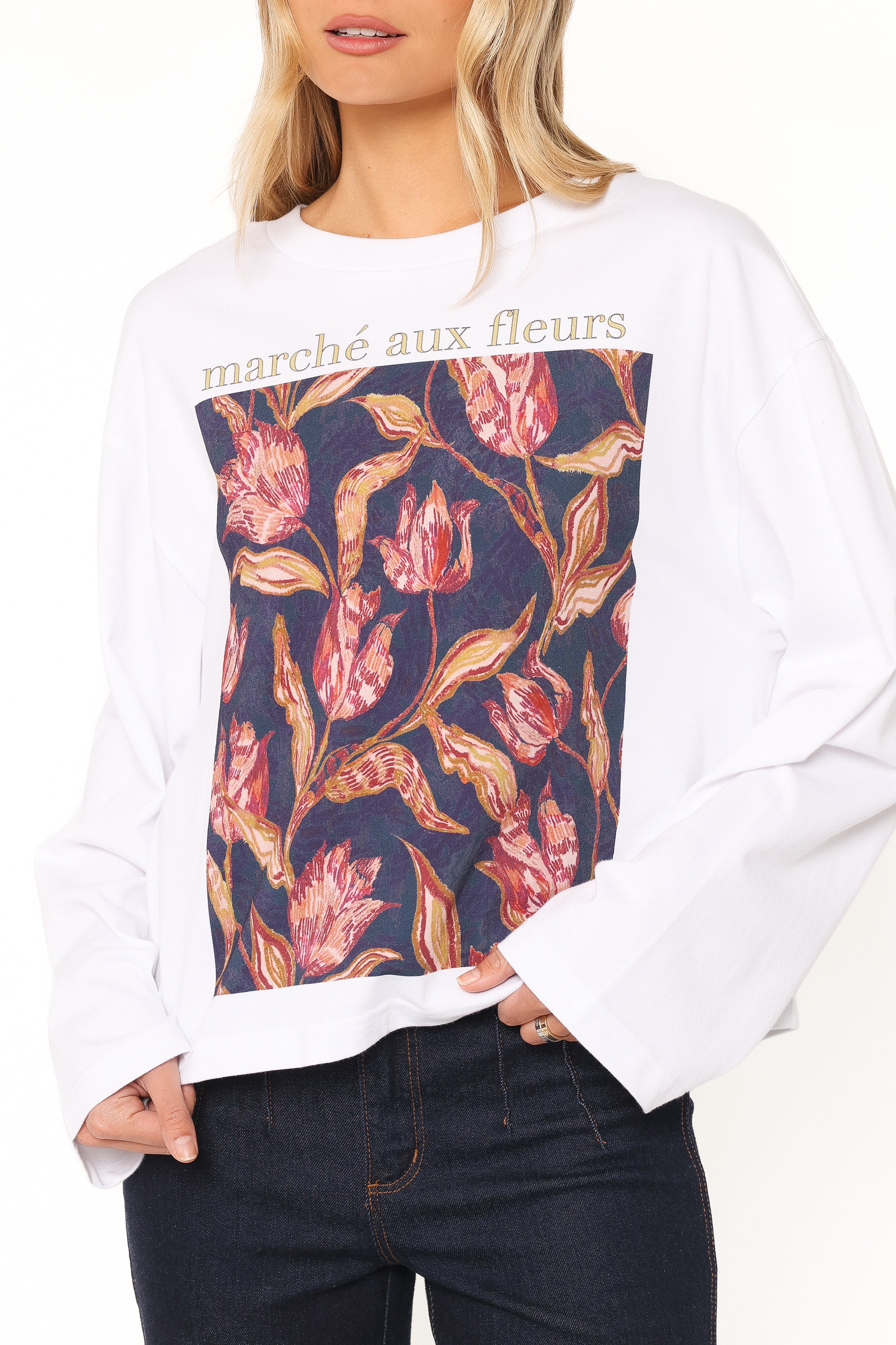 Tulla Graphic Tee - White