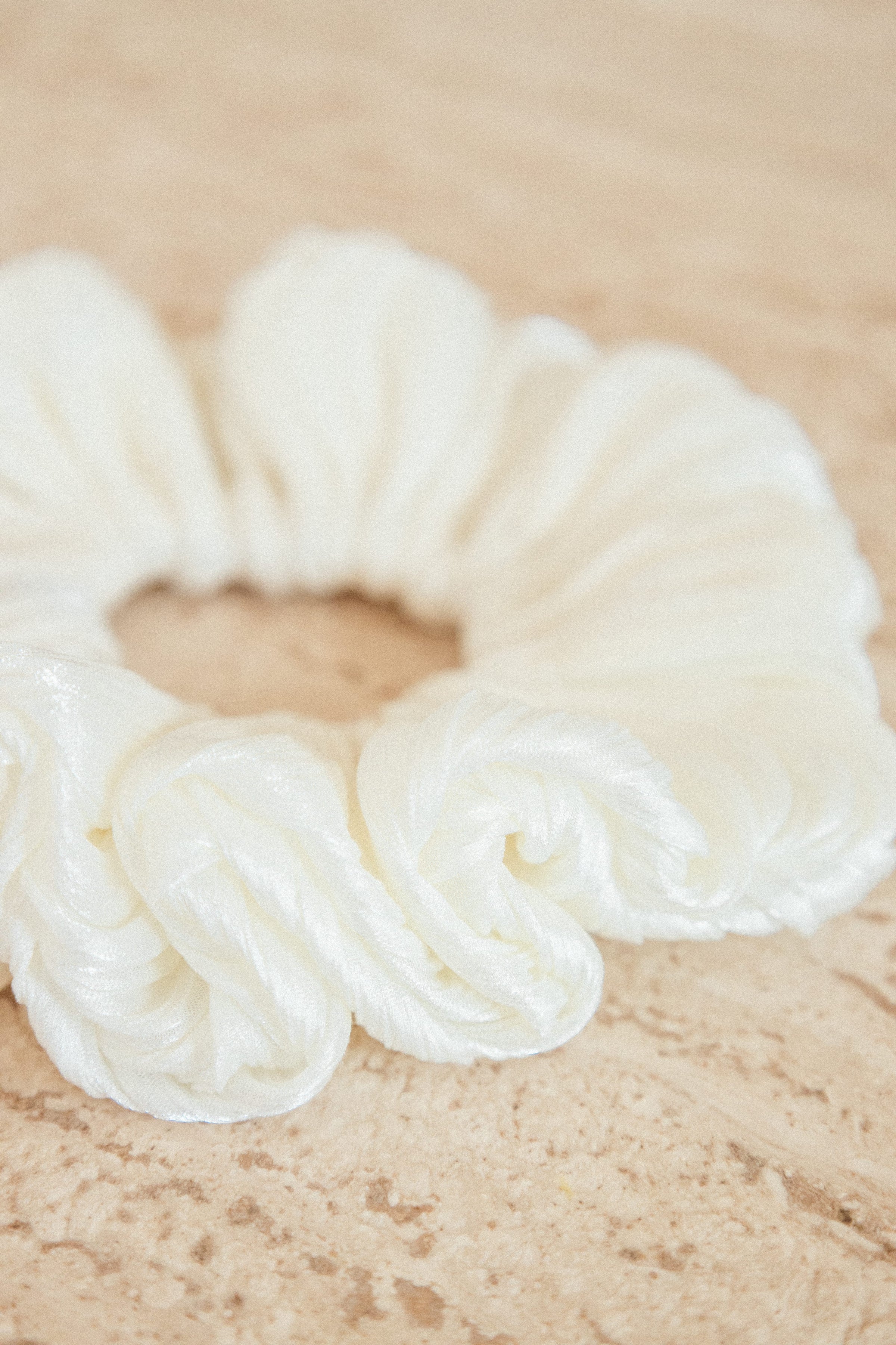 ACCESSORIES Dulce Scrunchie - Cream