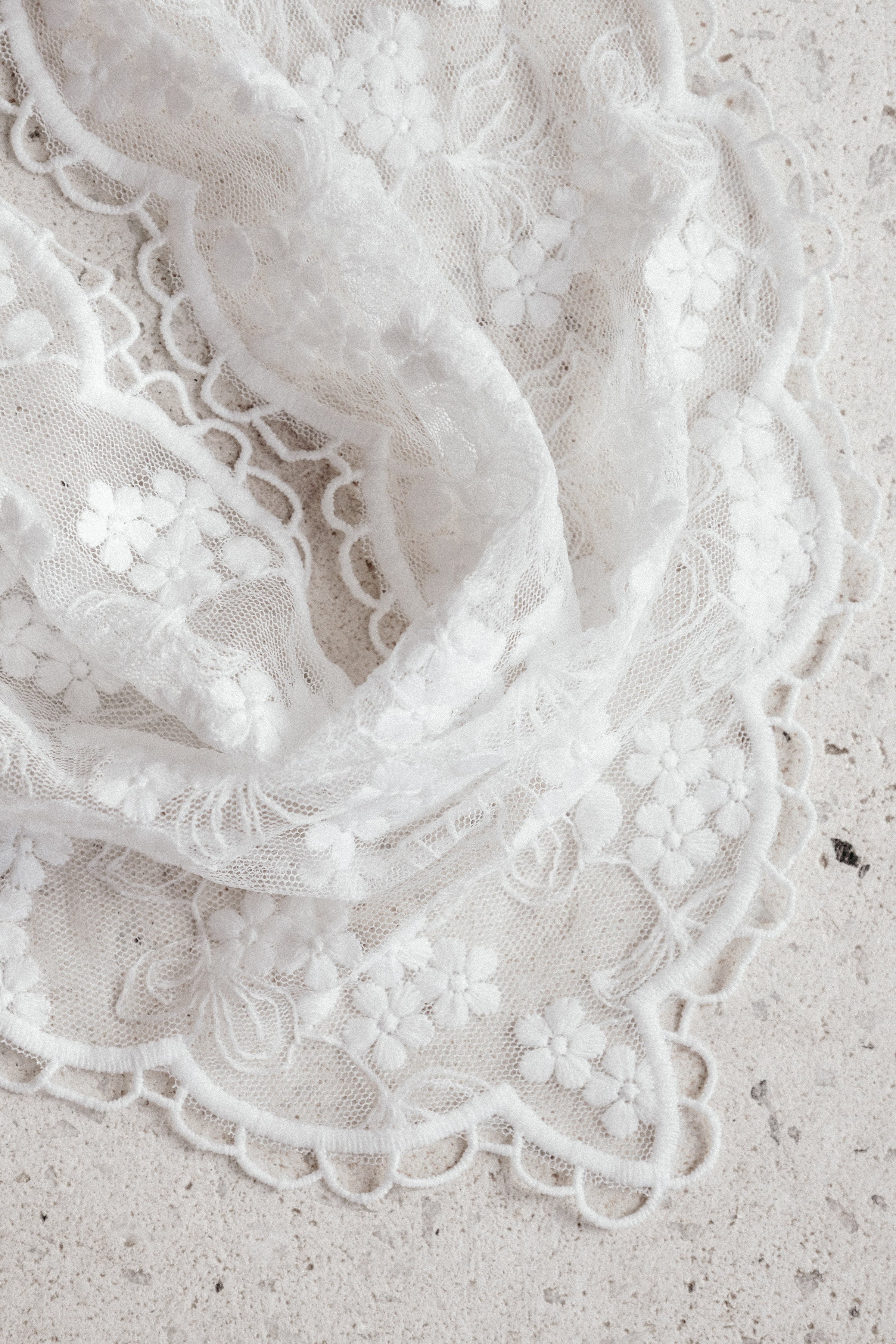 ACCESSORIES Giselle Lace Head Scarf - White