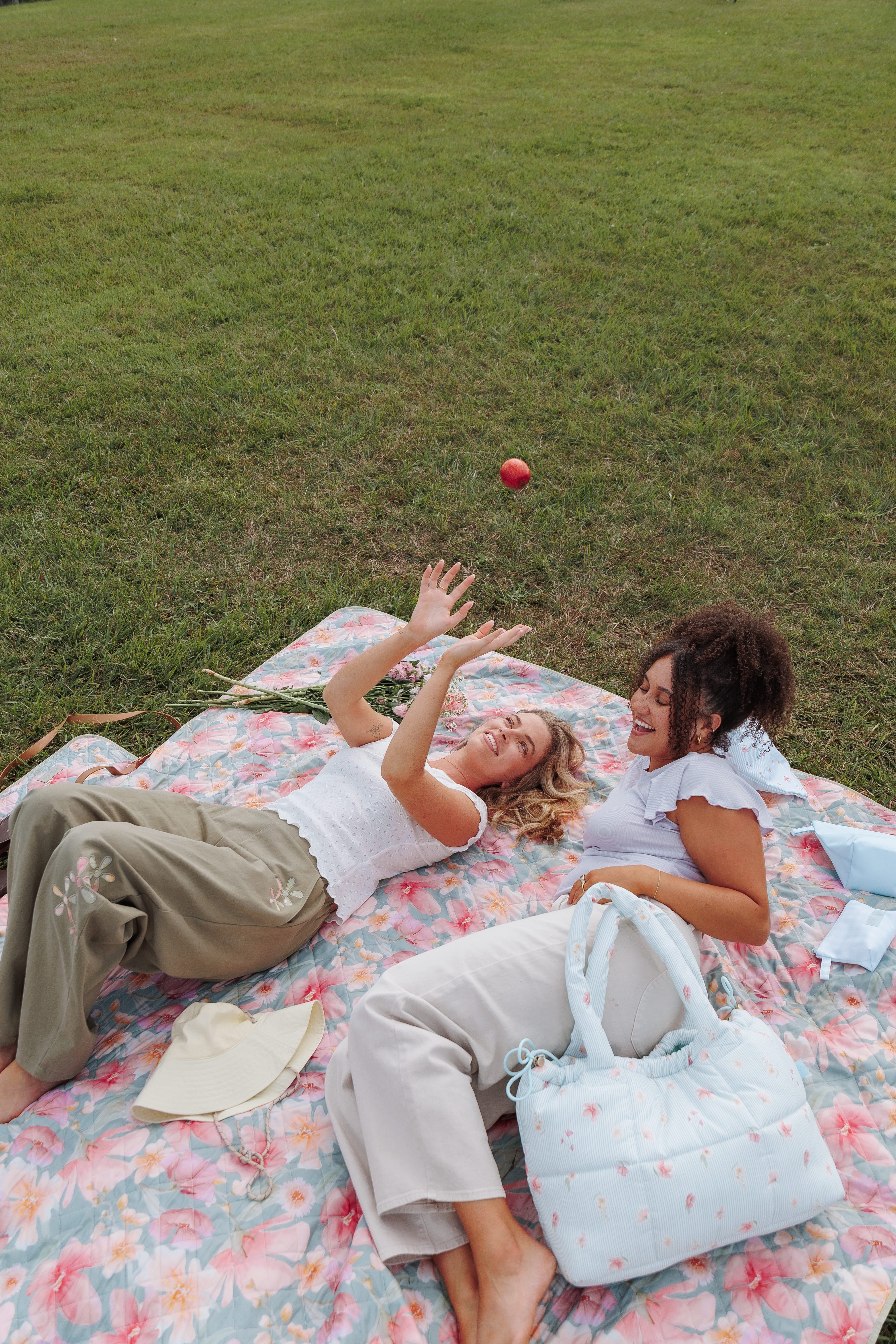 ACCESSORIES Picnic Rug - Sage Wildflowers