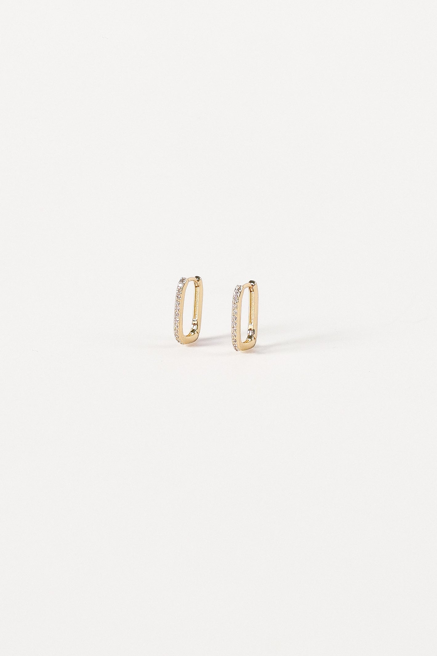 ACCESSORIES @Anisa Hoop Earrings - Gold