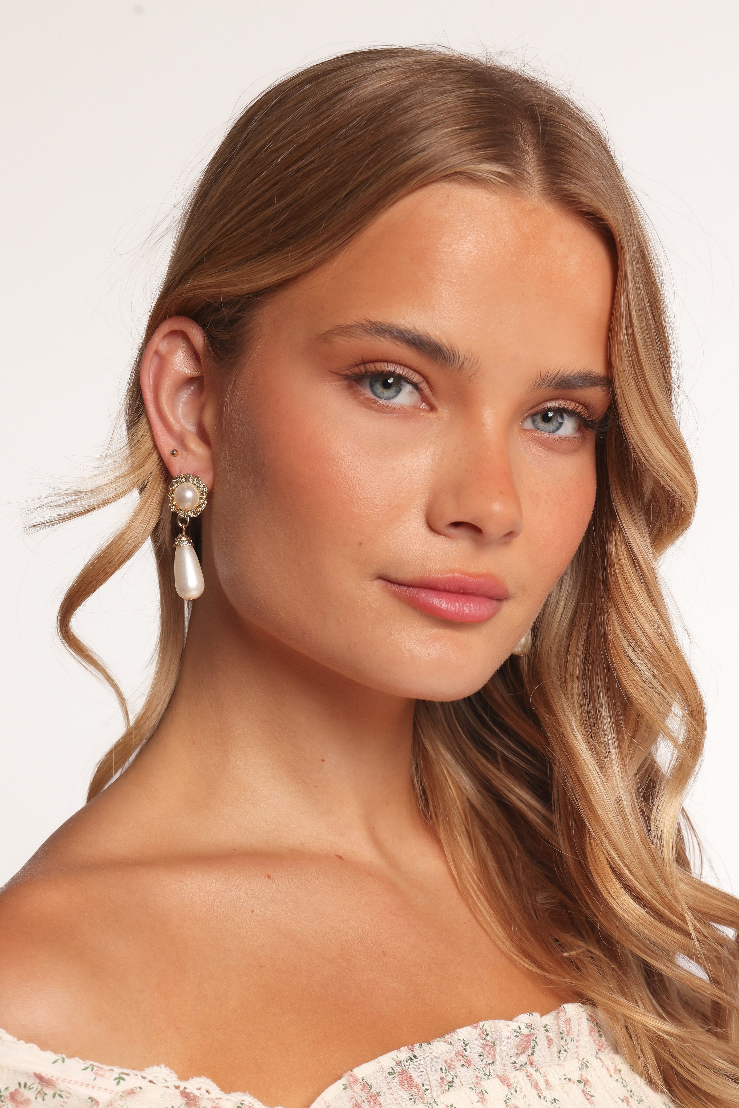 ACCESSORIES Estelle Earrings - Gold/Pearl