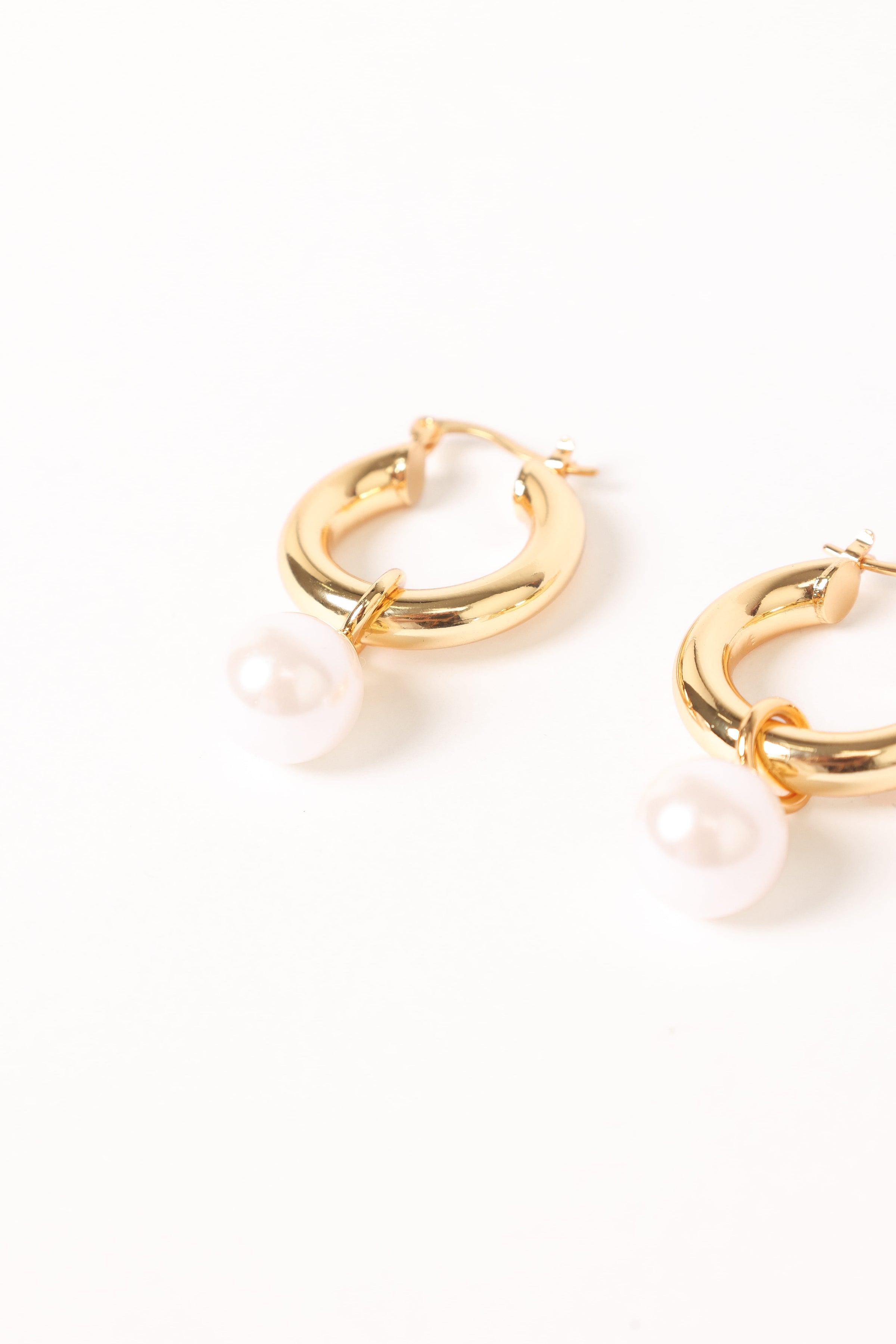 ACCESSORIES Geneva Earrings - Gold/Pearl
