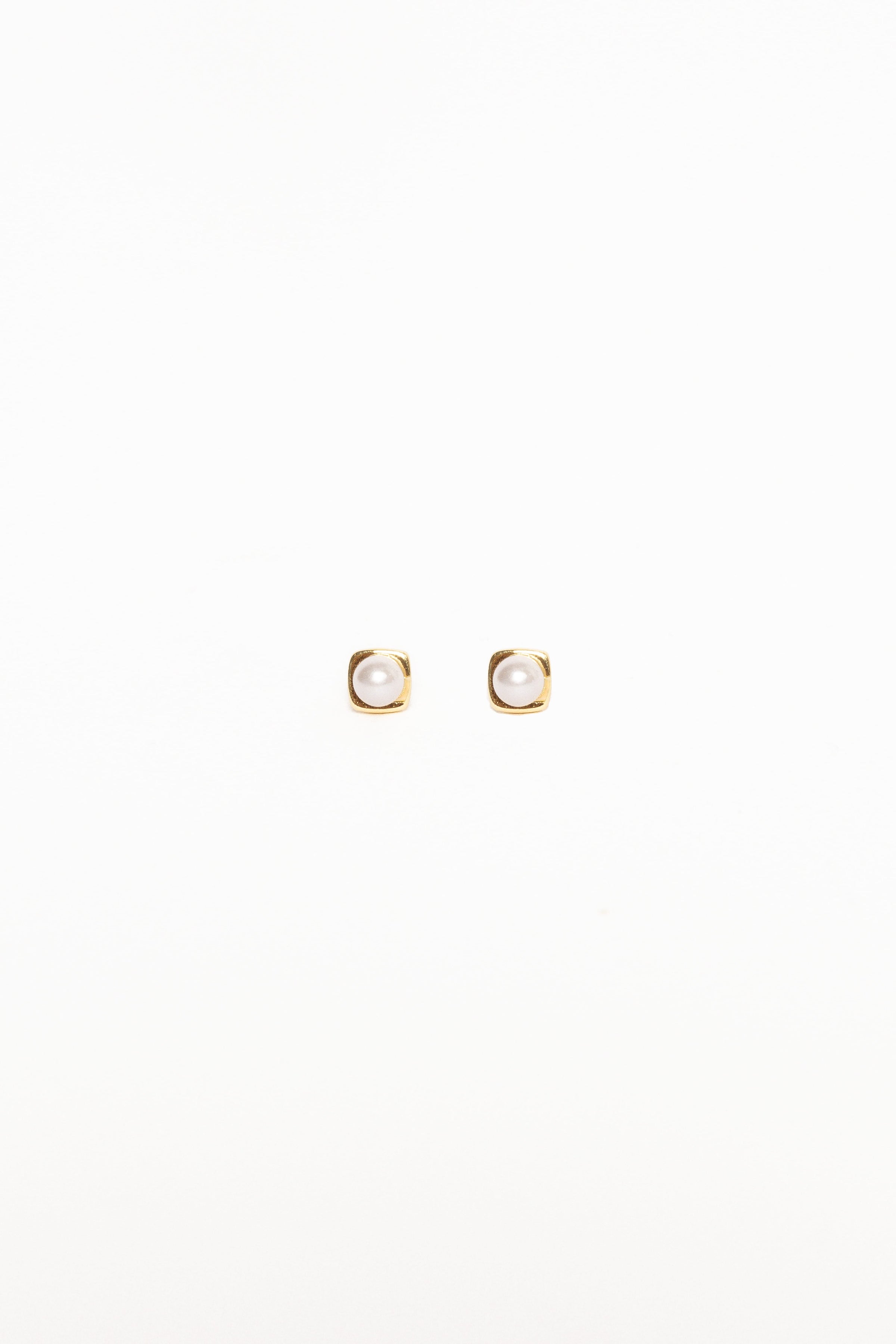 ACCESSORIES Helene Stud Earrings - Gold/Pearl
