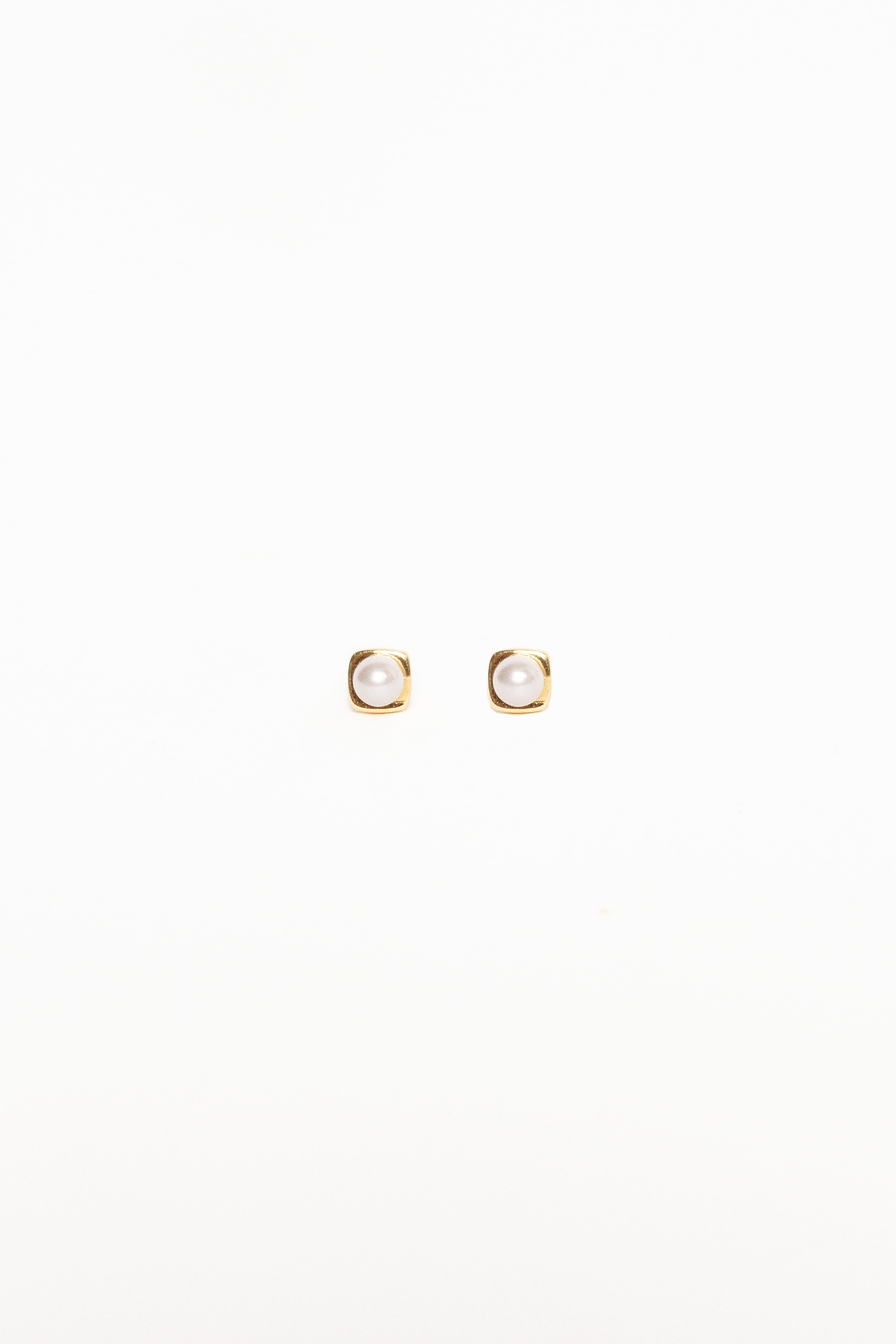 ACCESSORIES Helene Stud Earrings - Gold/Pearl