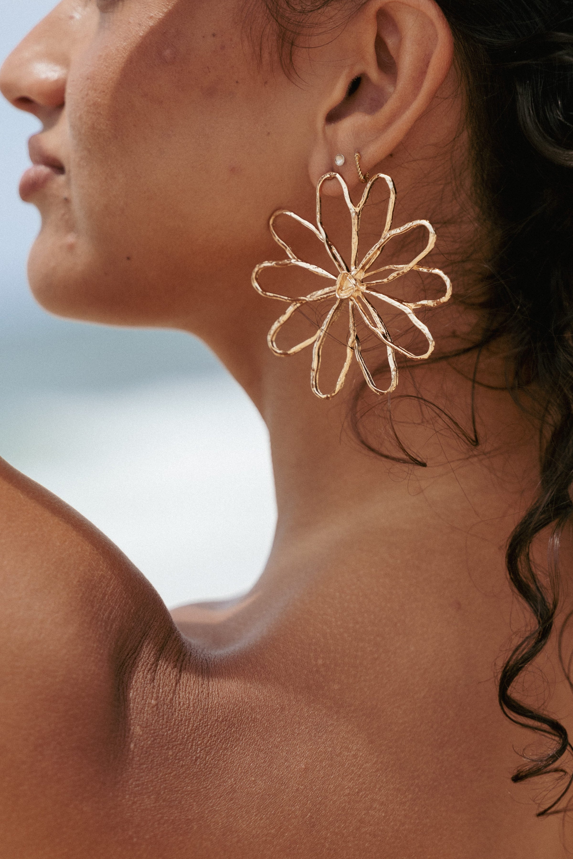 ACCESSORIES Indi Flower Earrings - Gold