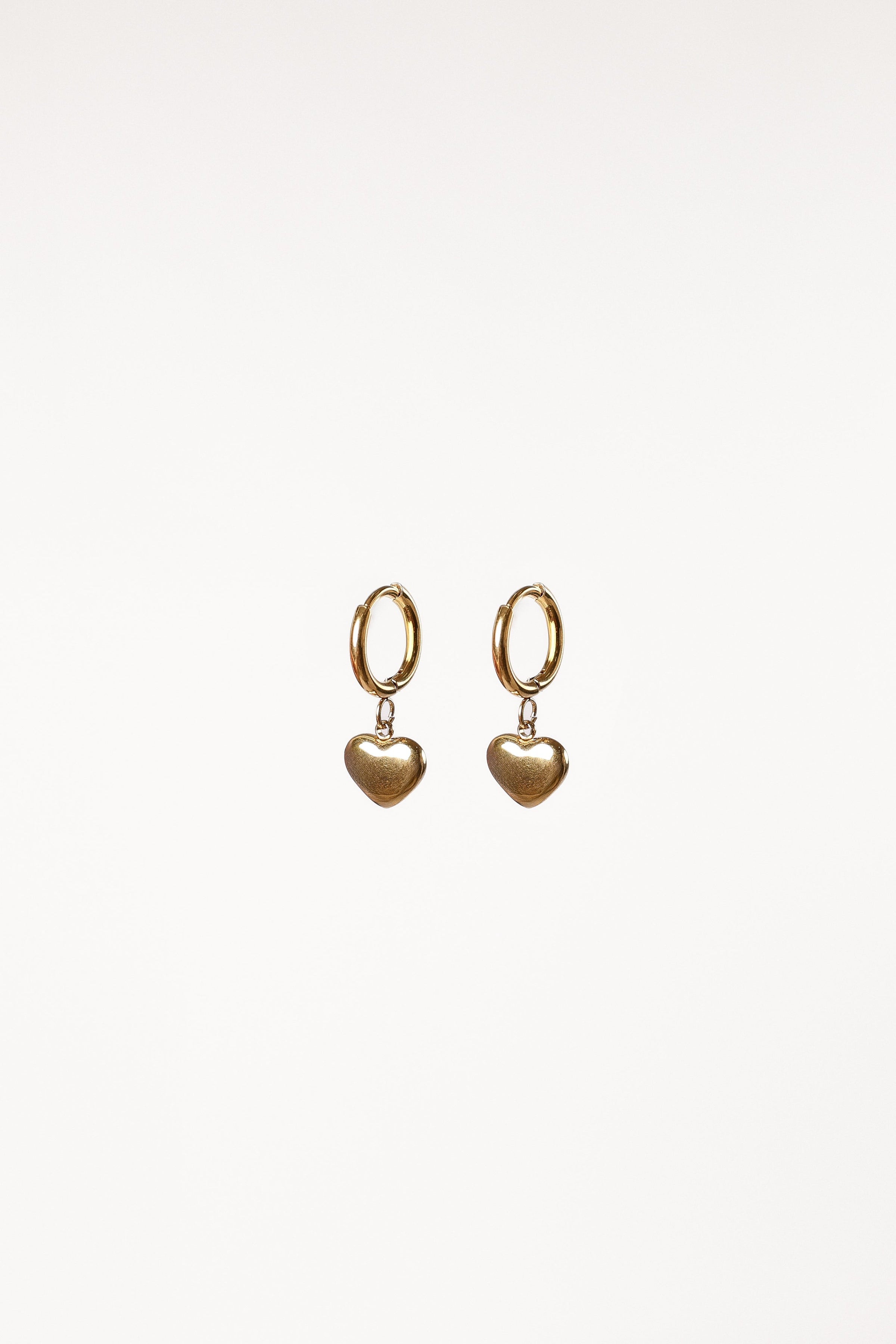 ACCESSORIES @Joree Heart Hoop Earrings - Gold