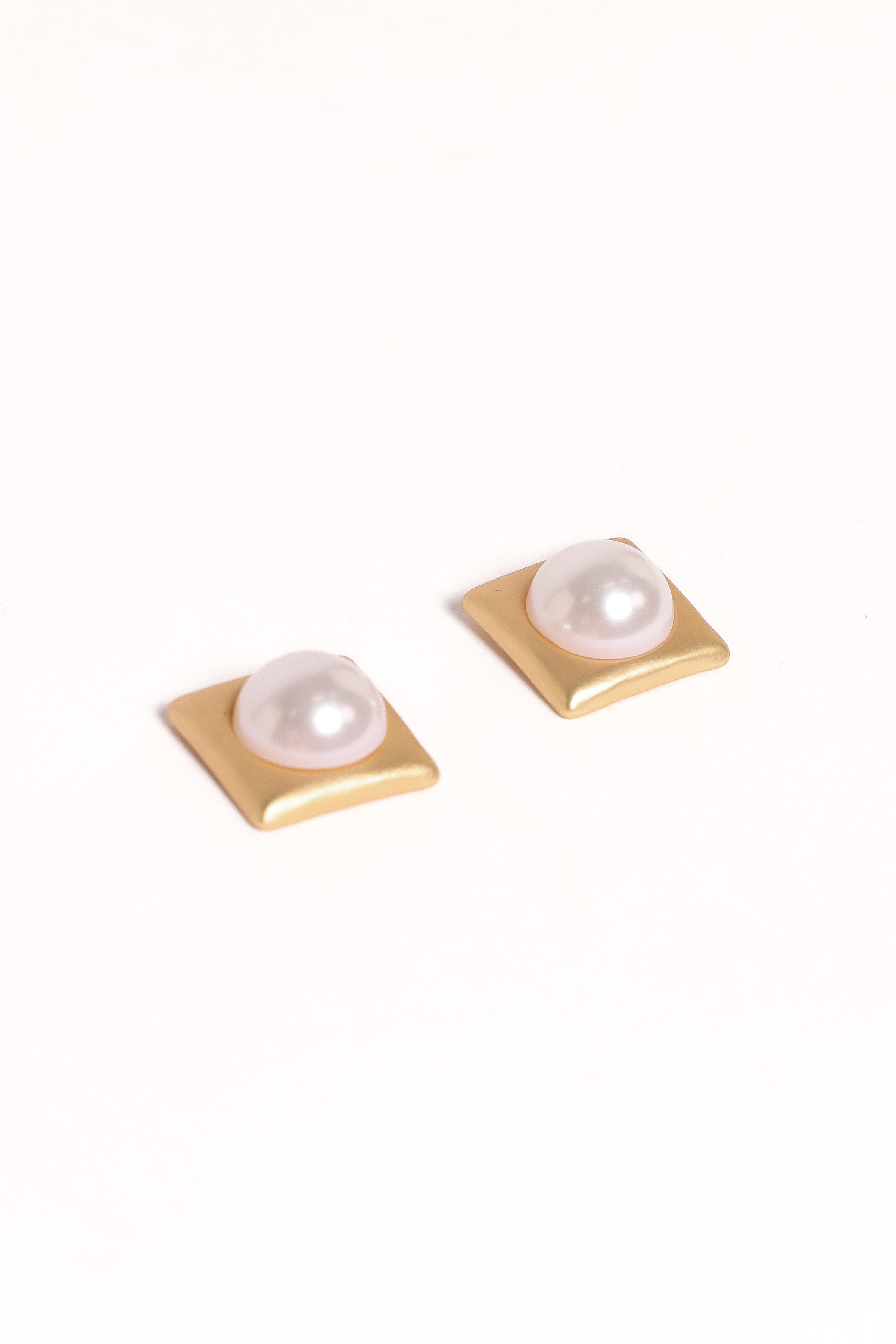 ACCESSORIES Kimmy Pearl Earrings - Gold