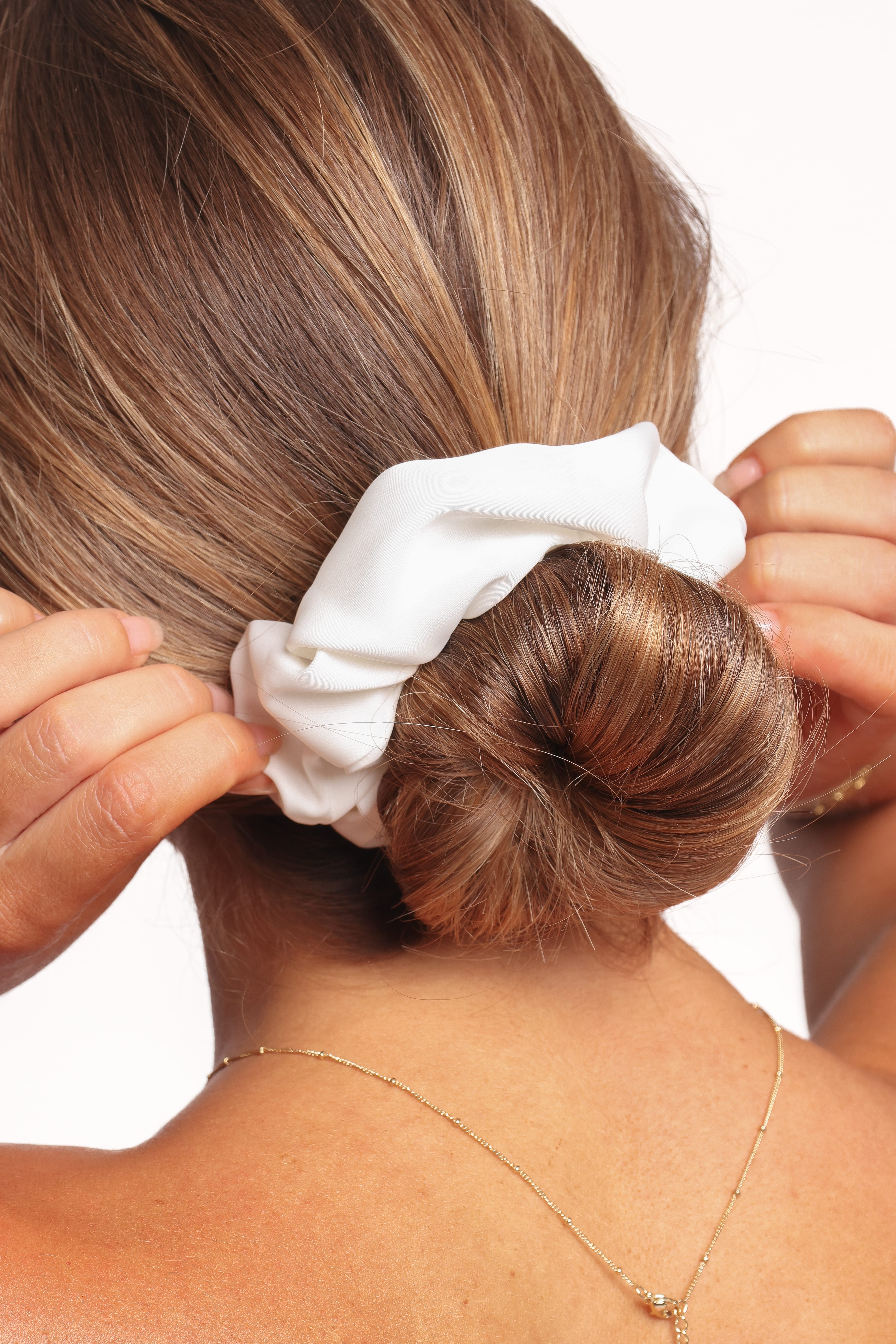 ACCESSORIES Theodora Scrunchie - White