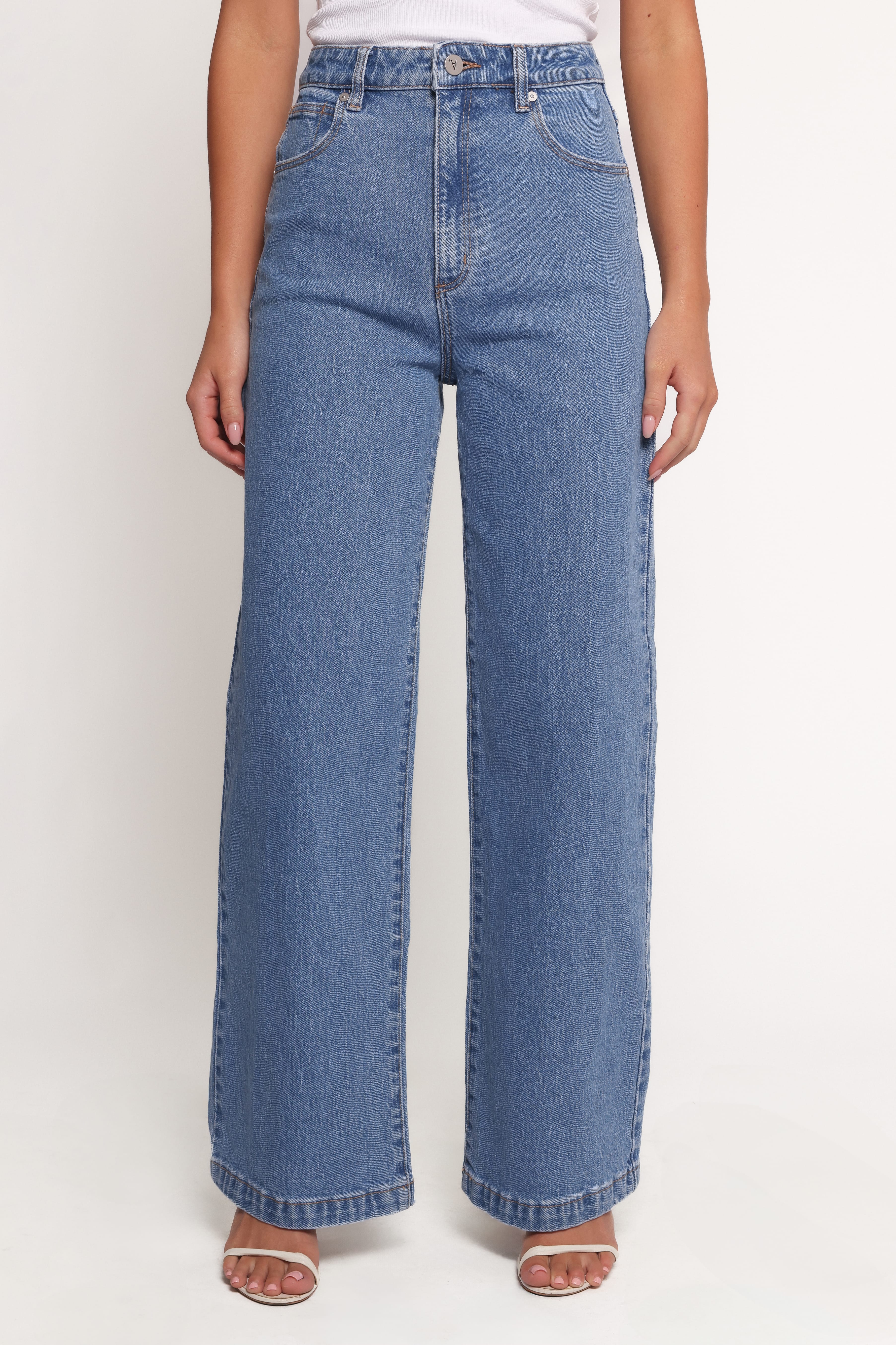 BOTTOMS Abrand 94 High Wide Petite Jeans - Debbie