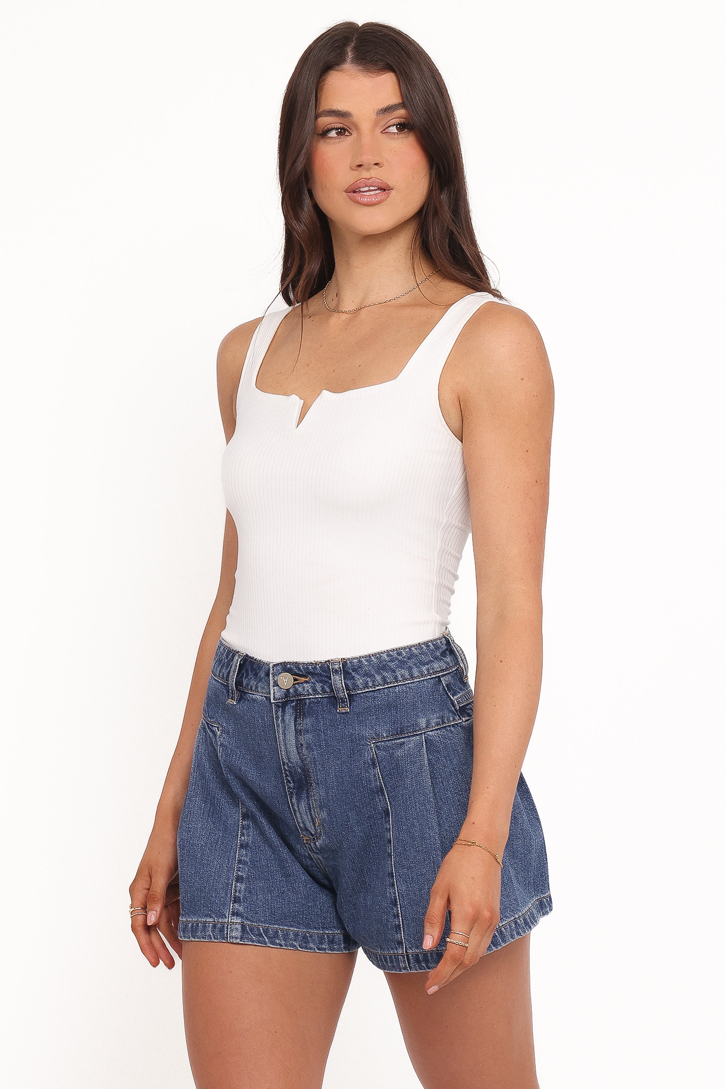 BOTTOMS Abrand 94 Pleated Short - Bella