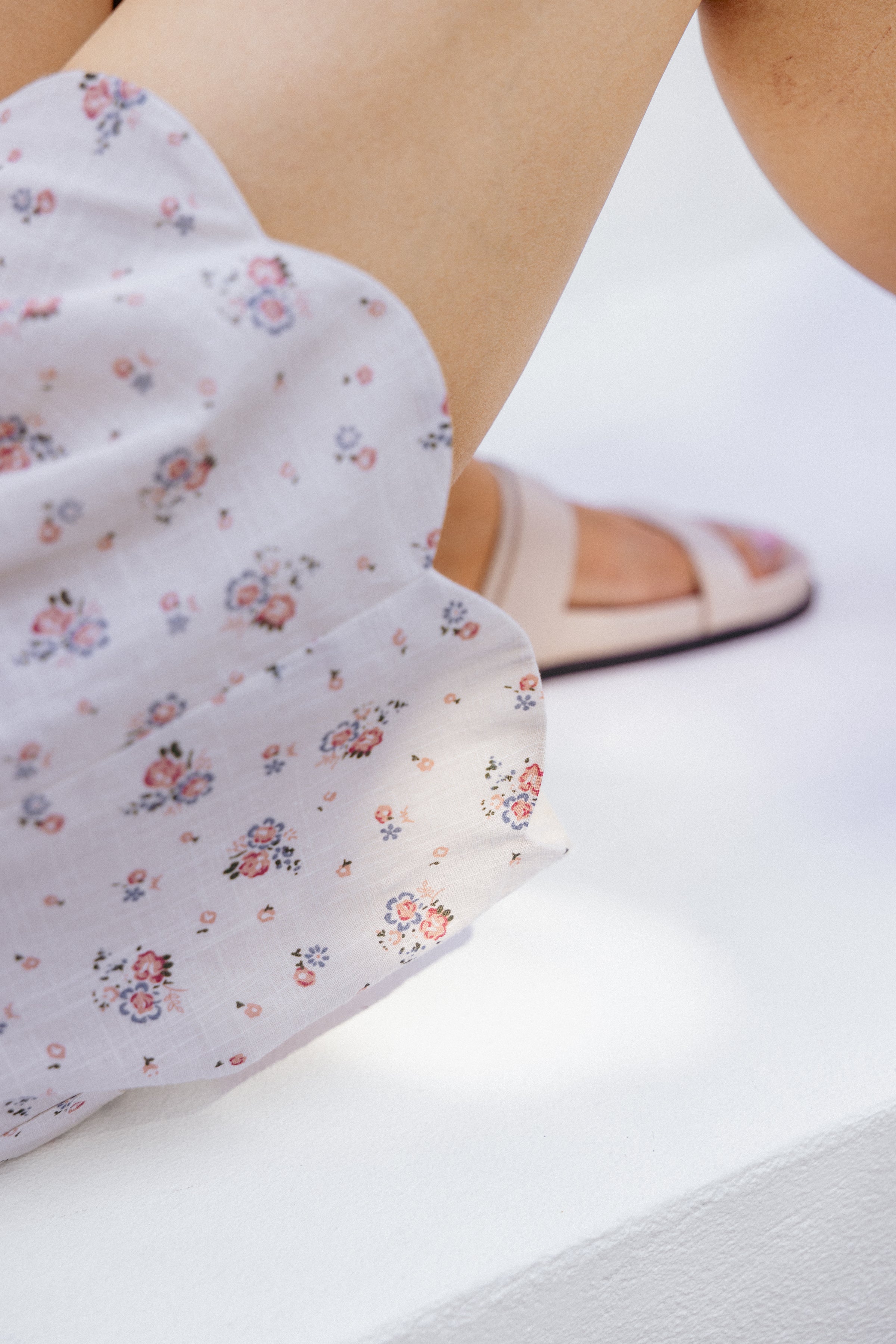 BOTTOMS Jean Scallop Short - Beige Floral