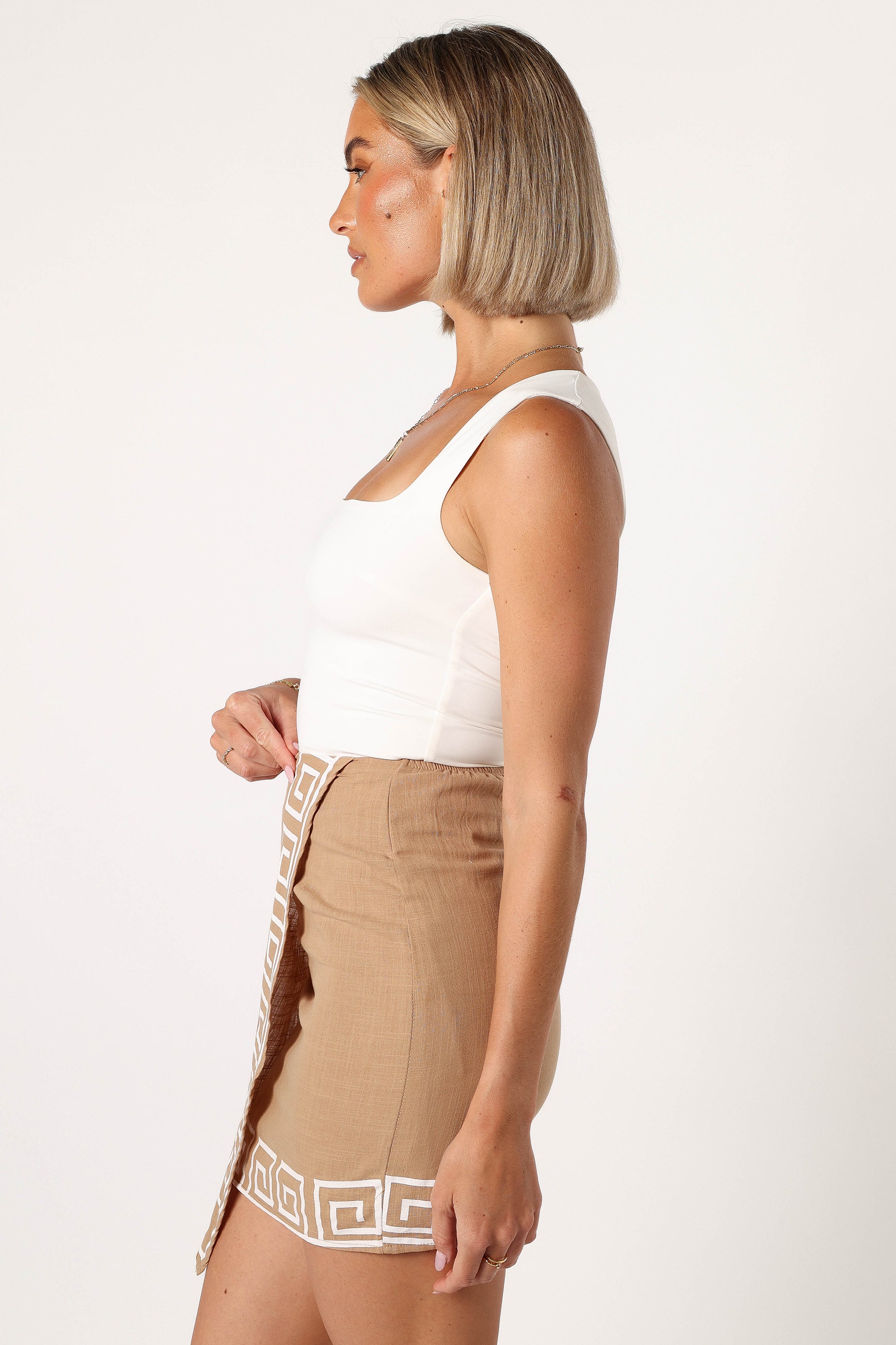 BOTTOMS @Lila Mini Skirt - Tan