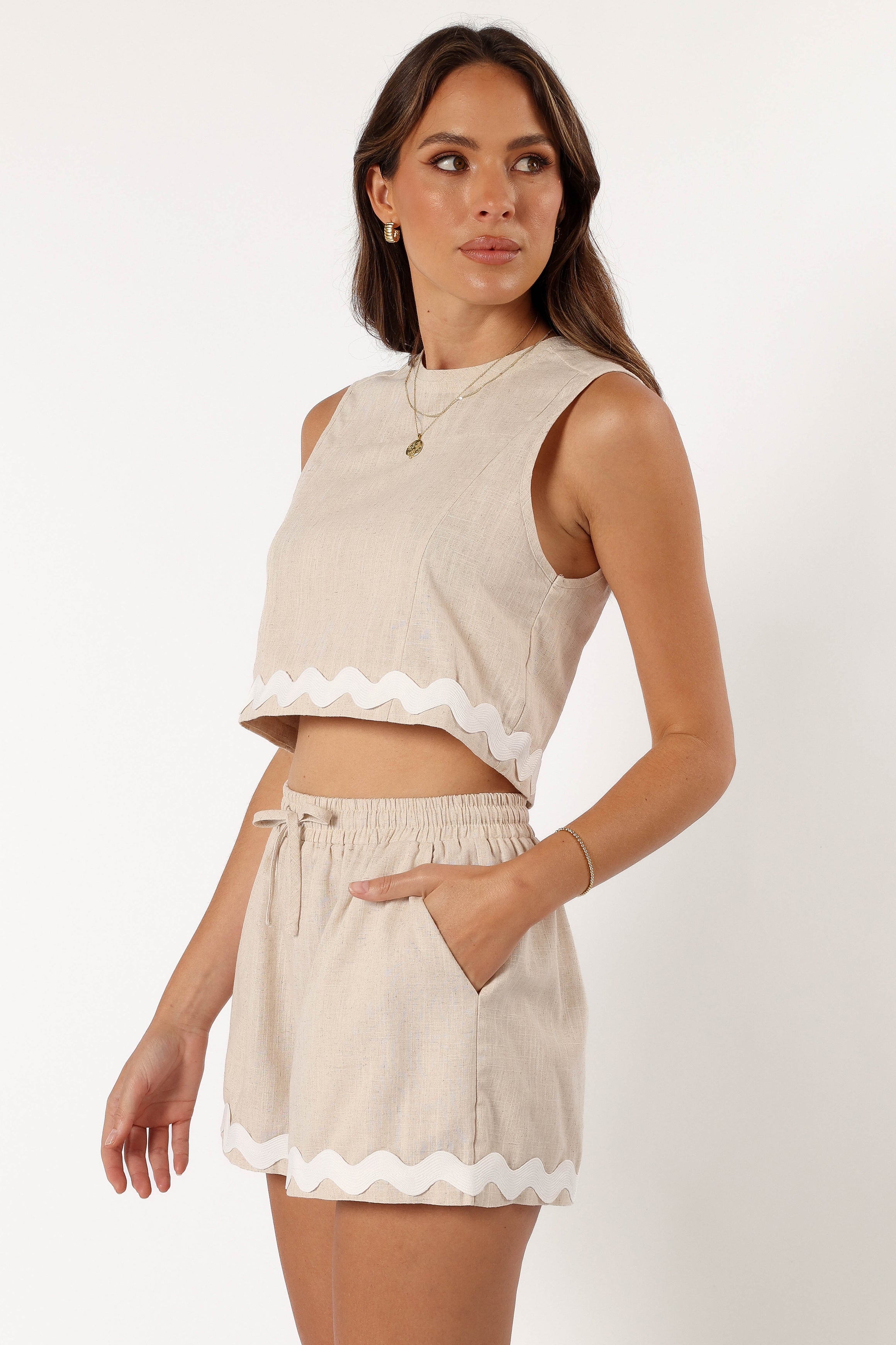 BOTTOMS @Mirabel Shorts - Beige/White