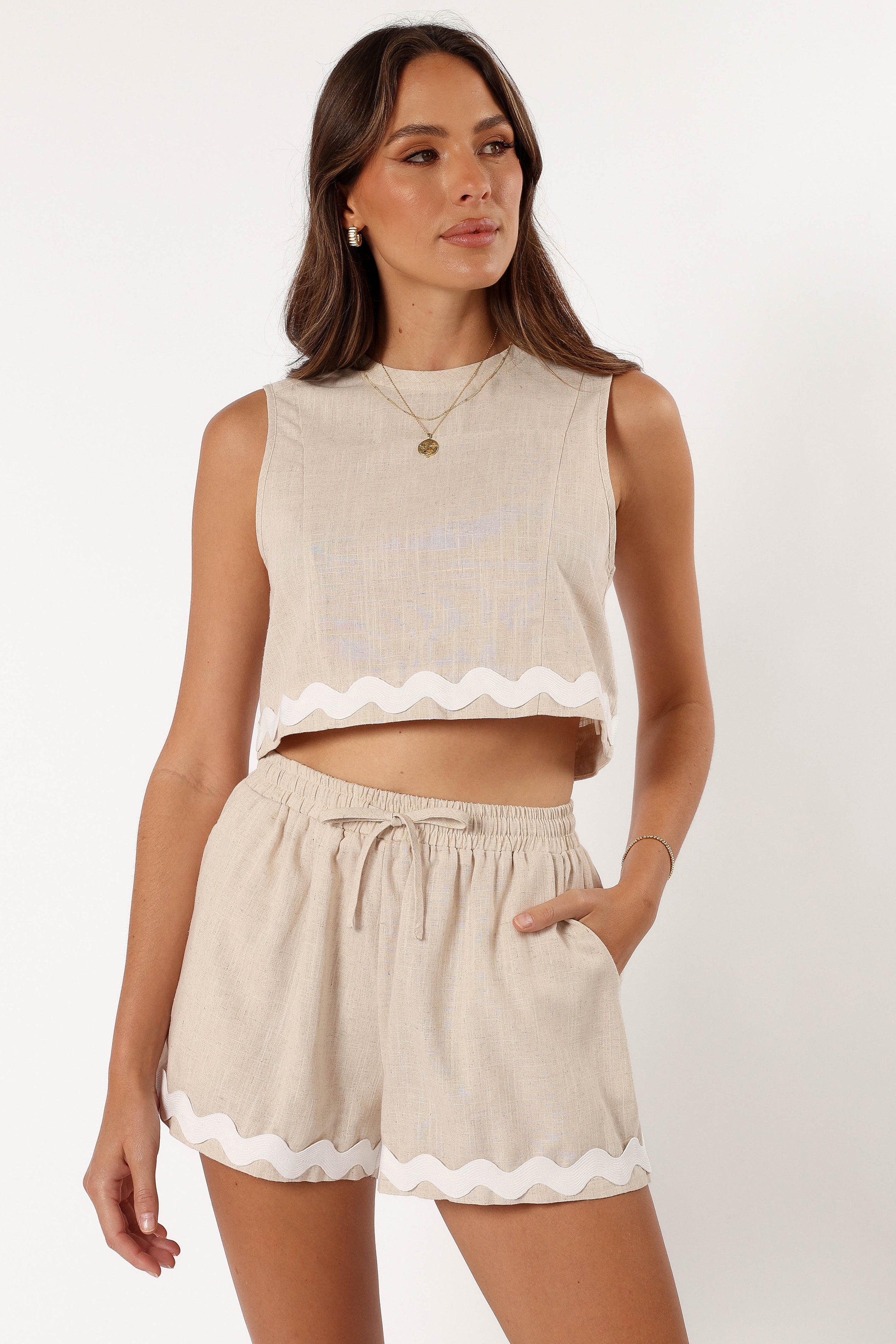 BOTTOMS @Mirabel Shorts - Beige/White