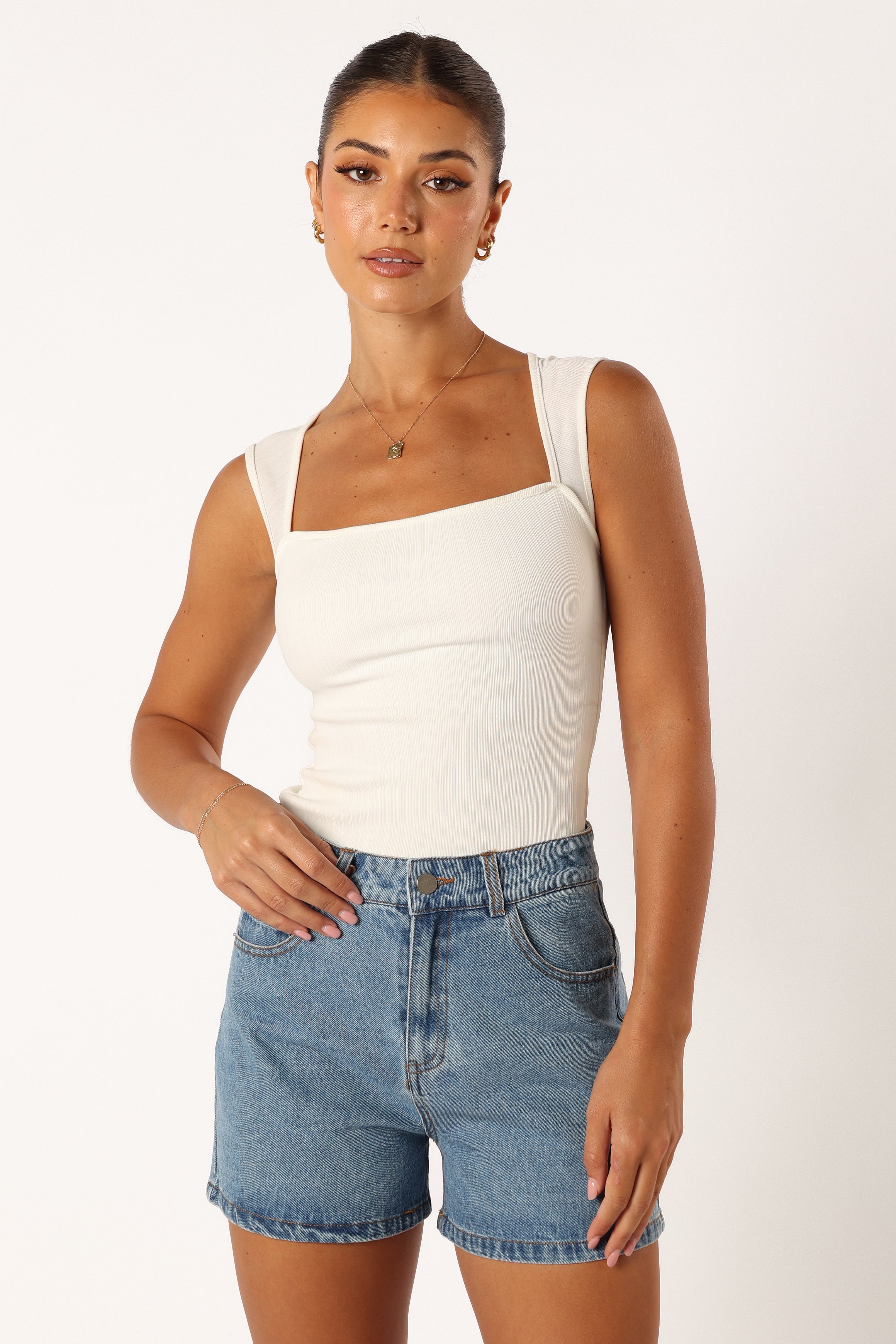 BOTTOMS @Peta Denim Shorts - Indigo