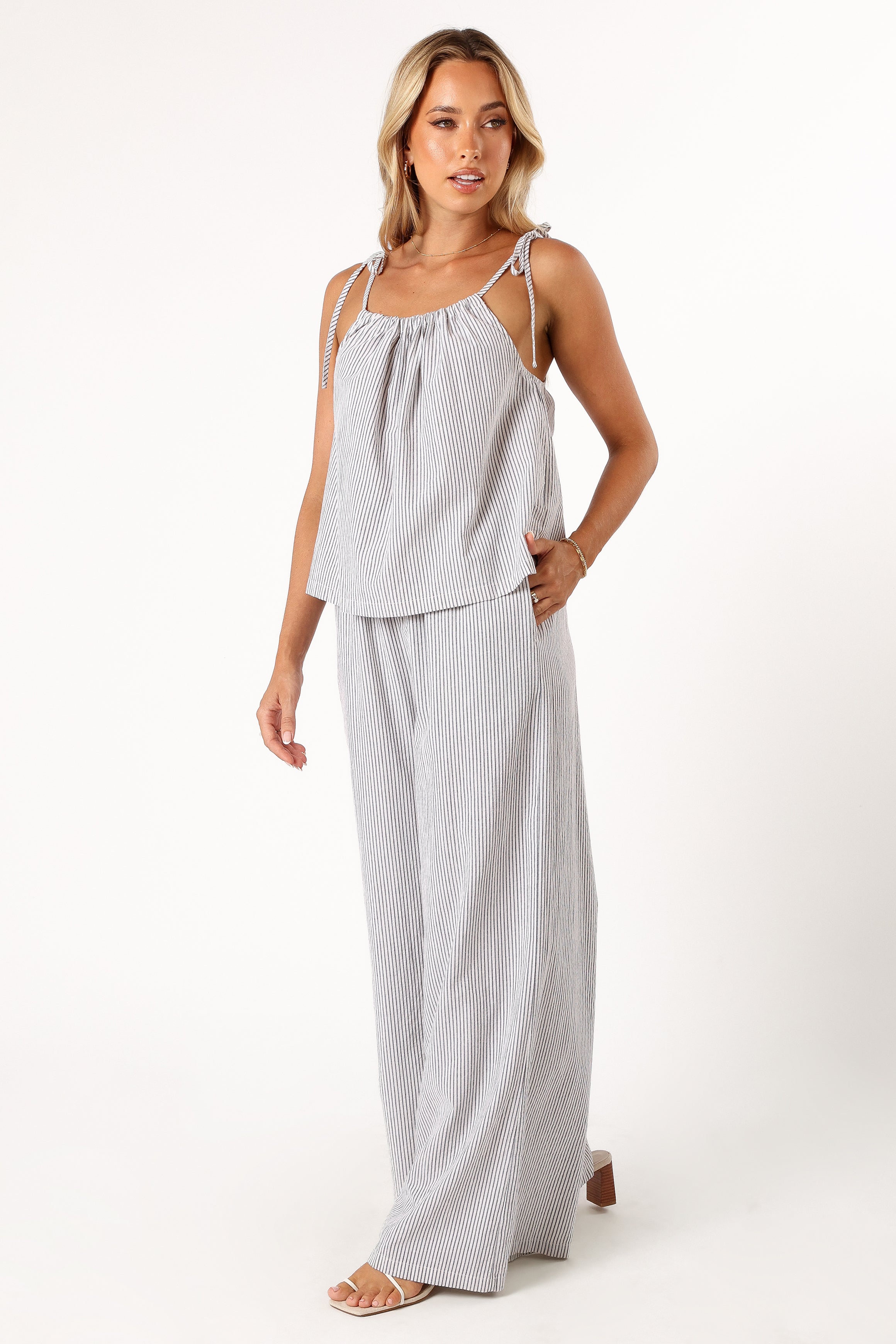 BOTTOMS @Savanna Striped Pants - White