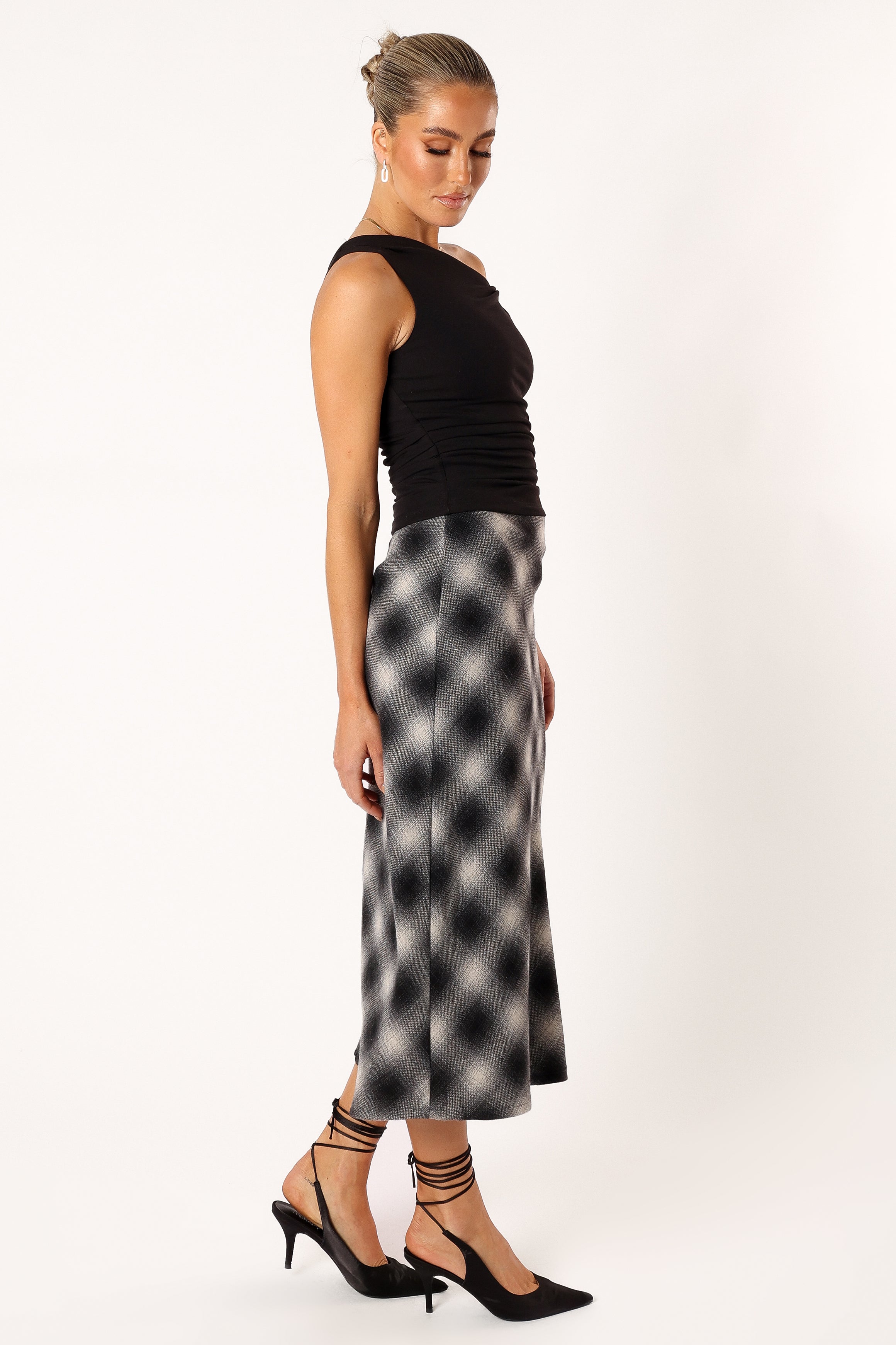 BOTTOMS @Ursula Plaid Skirt - Charcoal