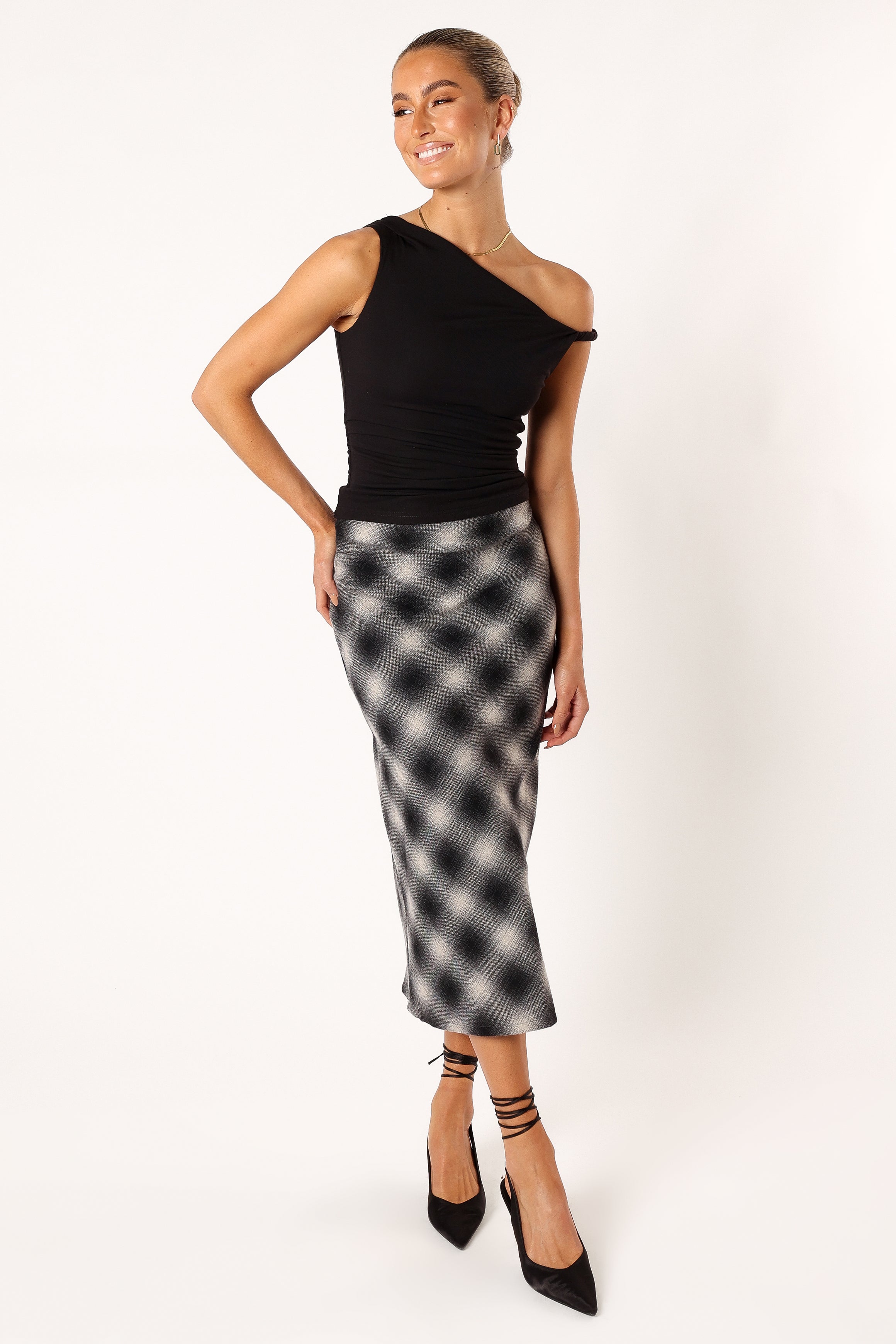 BOTTOMS @Ursula Plaid Skirt - Charcoal