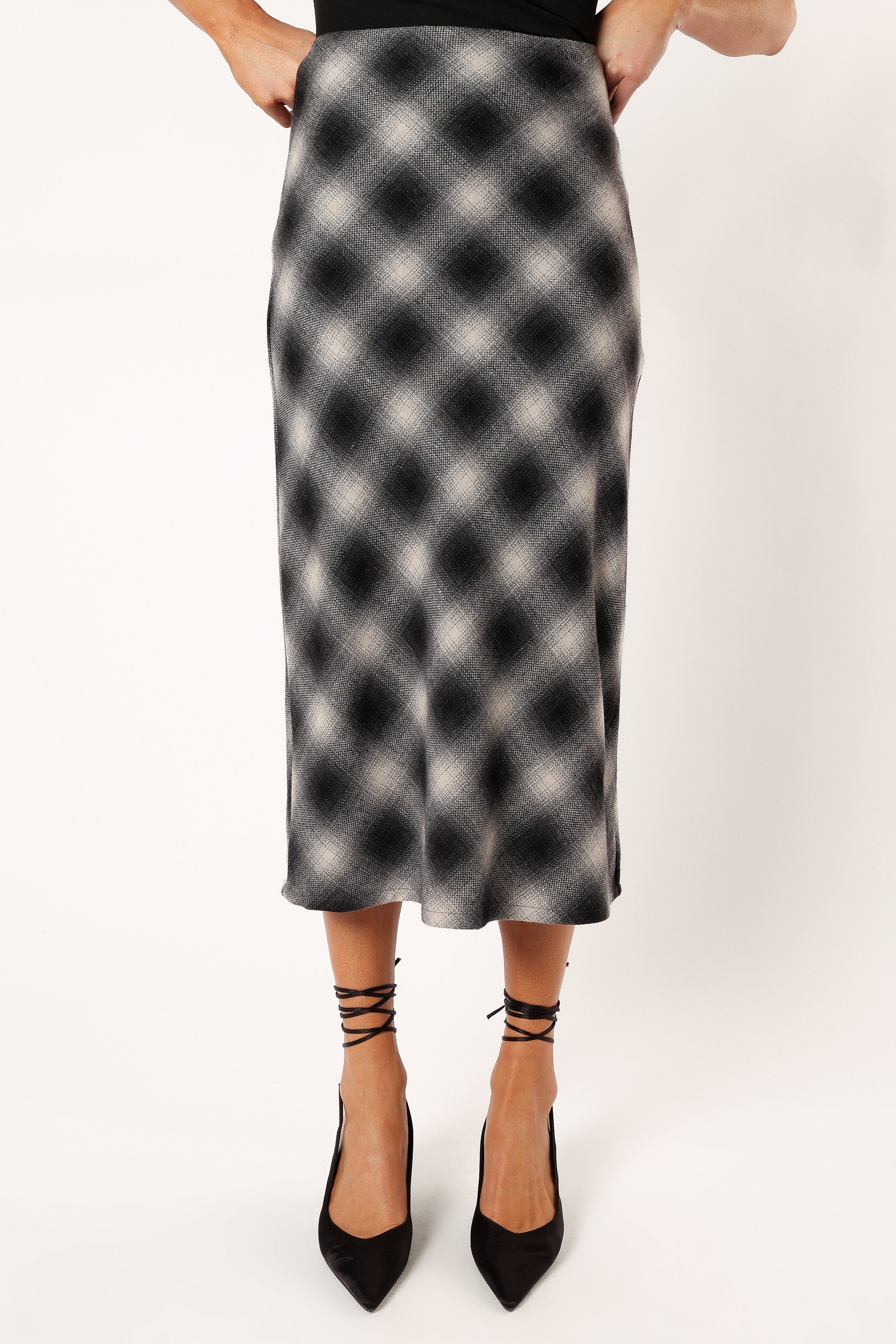 BOTTOMS @Ursula Plaid Skirt - Charcoal