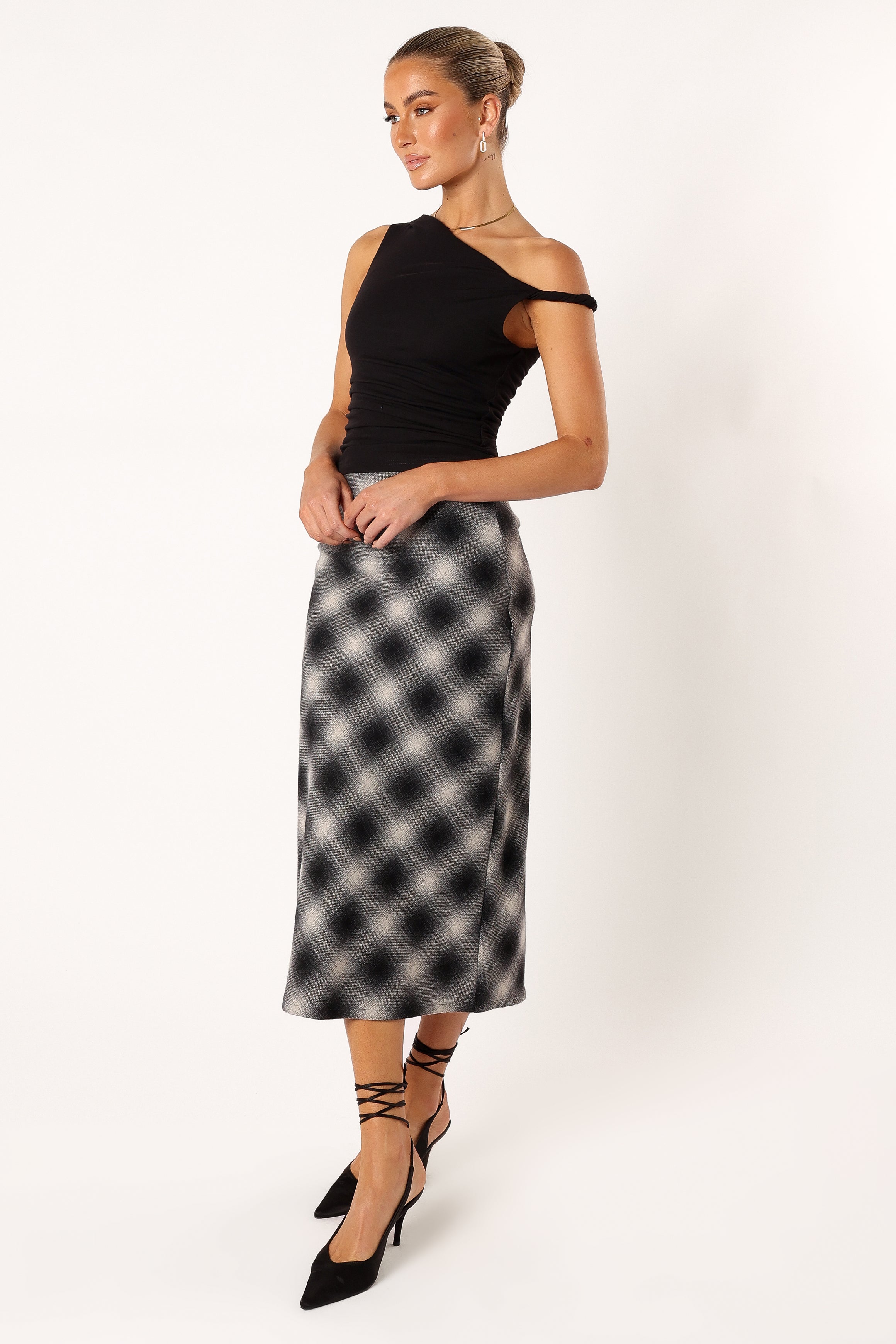 BOTTOMS @Ursula Plaid Skirt - Charcoal