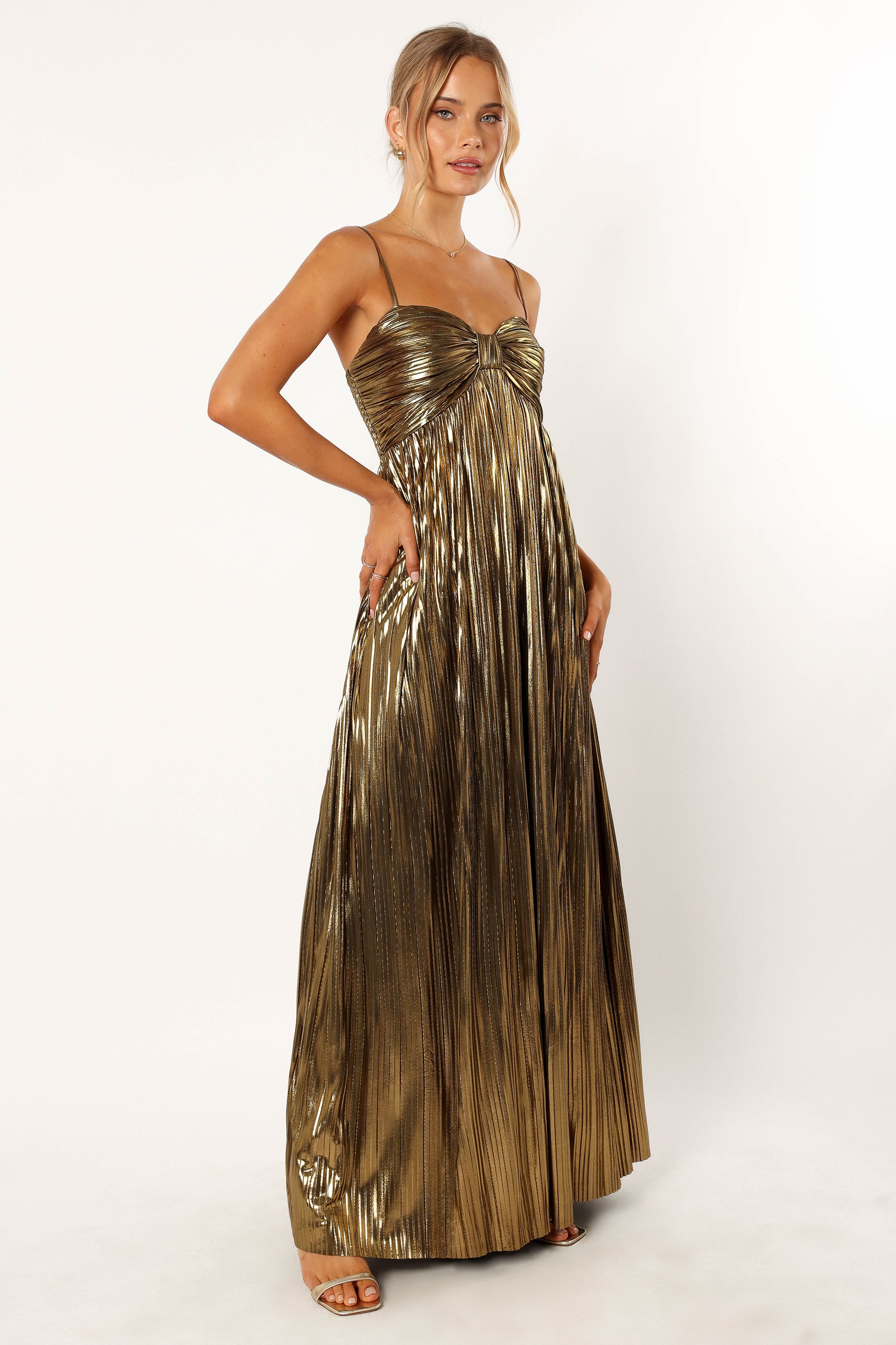 DRESSES @Kanthro Pleated Maxi Dress - Gold