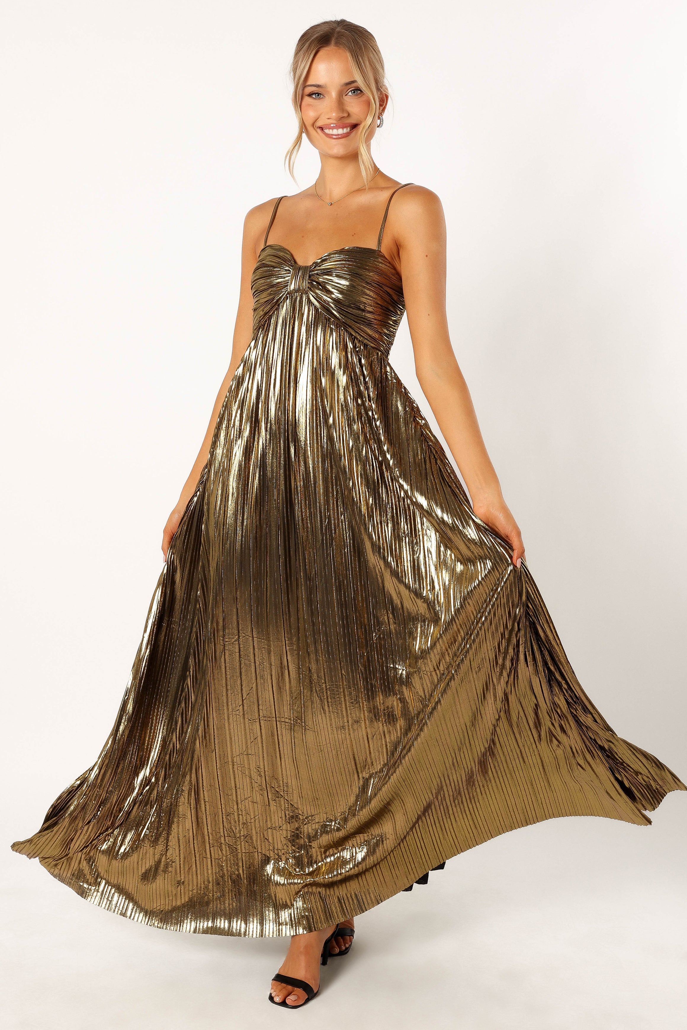 DRESSES @Kanthro Pleated Maxi Dress - Gold