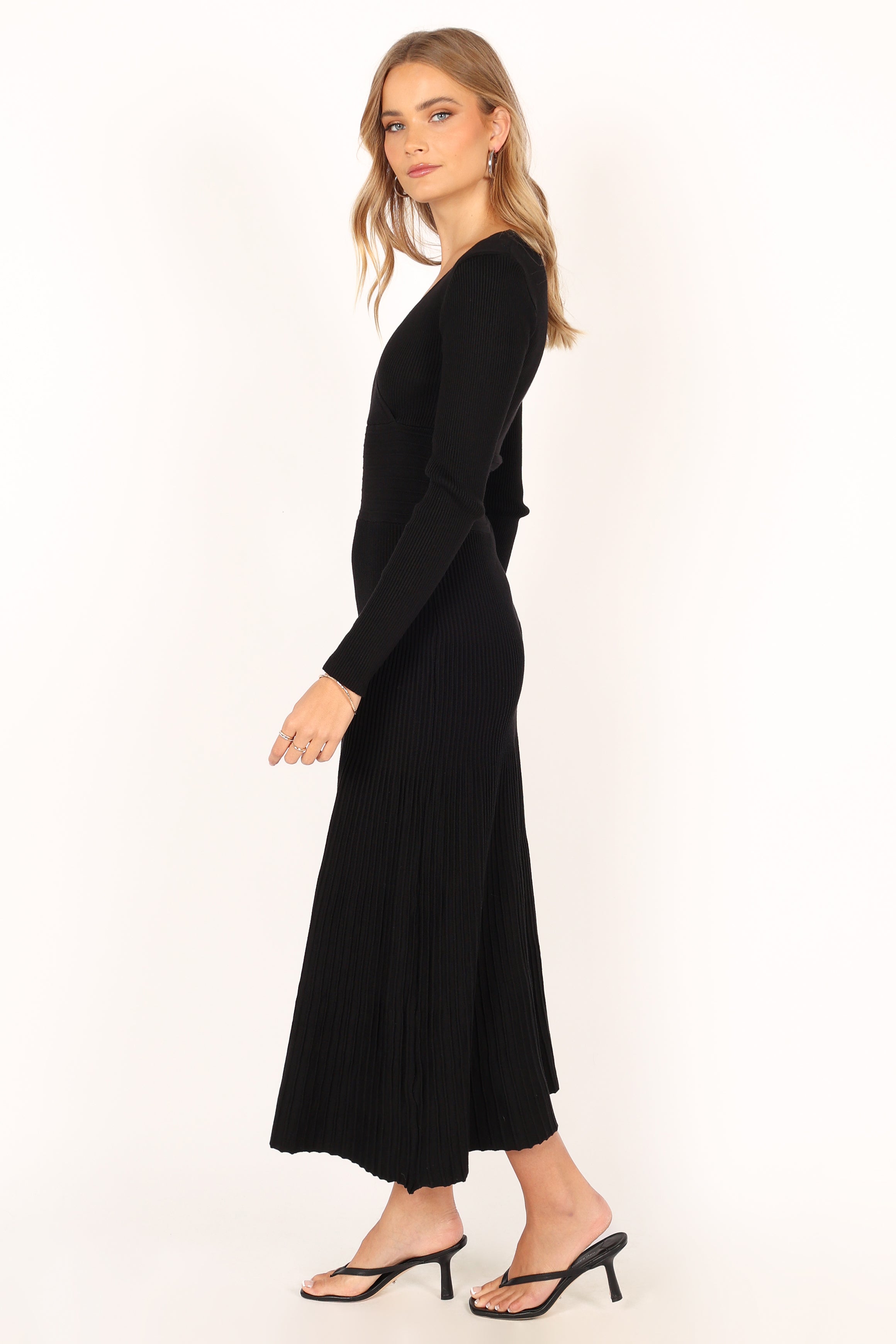 DRESSES @Vivi Longsleeve Midi Dress - Black