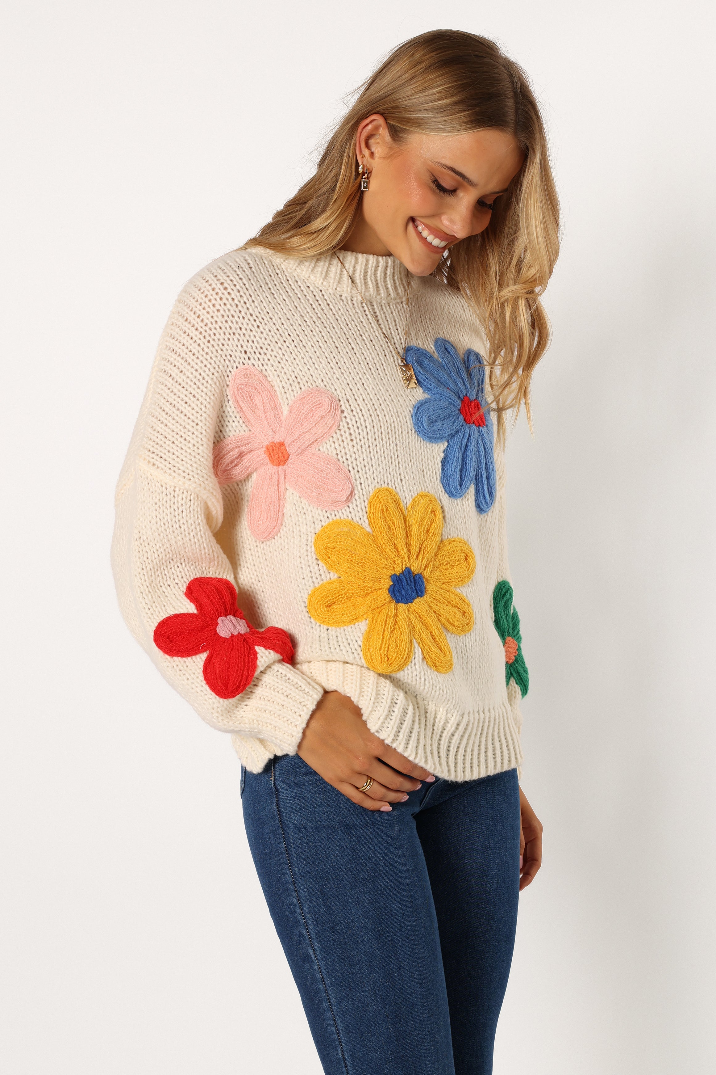 KNITWEAR @Alanna Flower Detail Knit Sweater - Cream