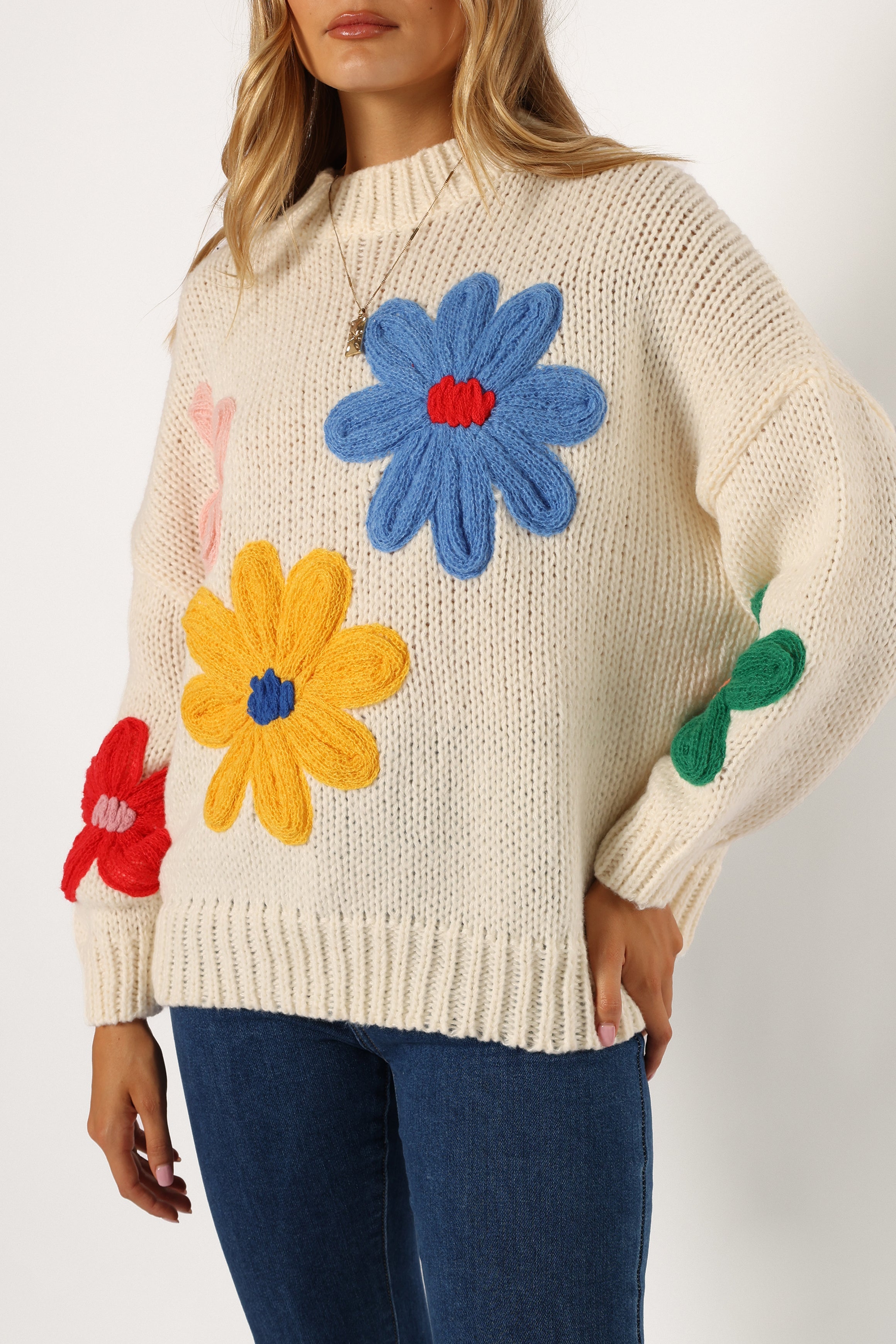 KNITWEAR @Alanna Flower Detail Knit Sweater - Cream