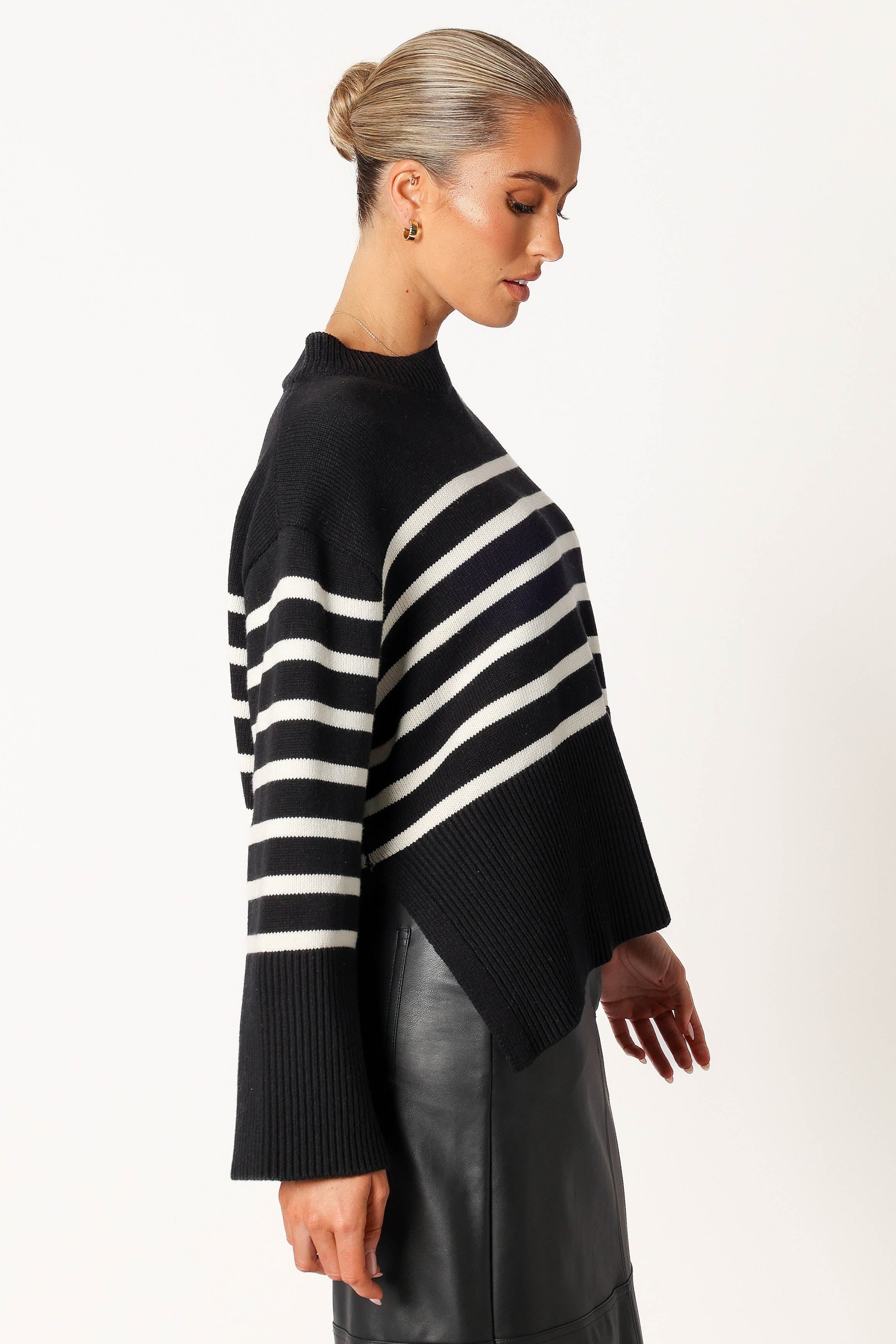 KNITWEAR @Avalynn Striped Knit Sweater - Black White