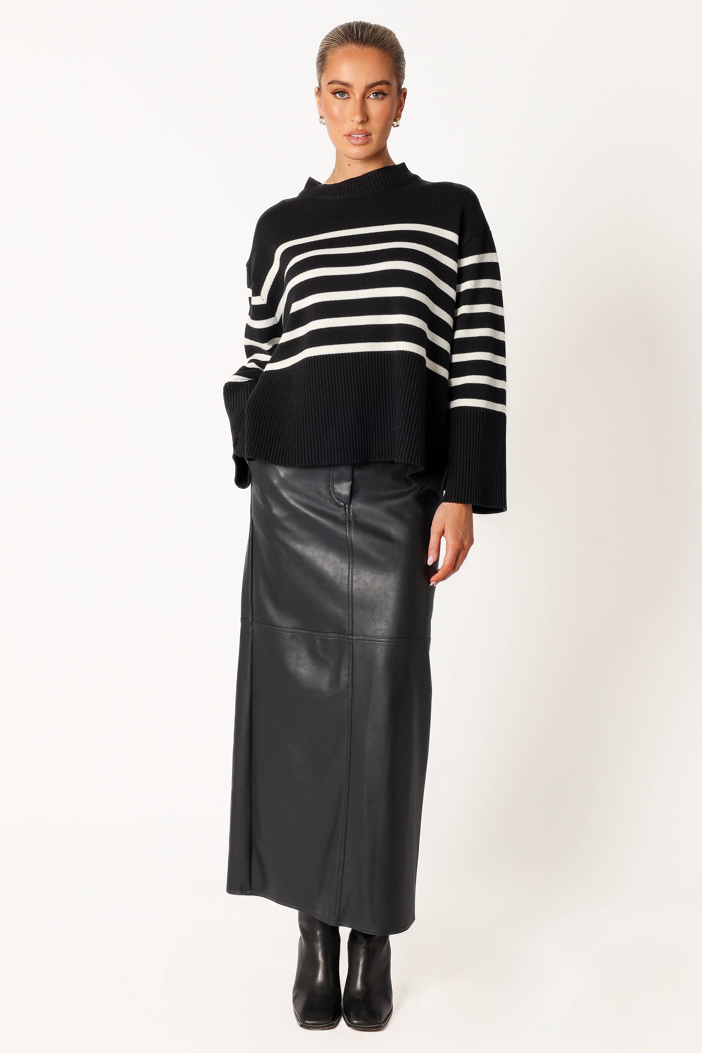 KNITWEAR @Avalynn Striped Knit Sweater - Black White
