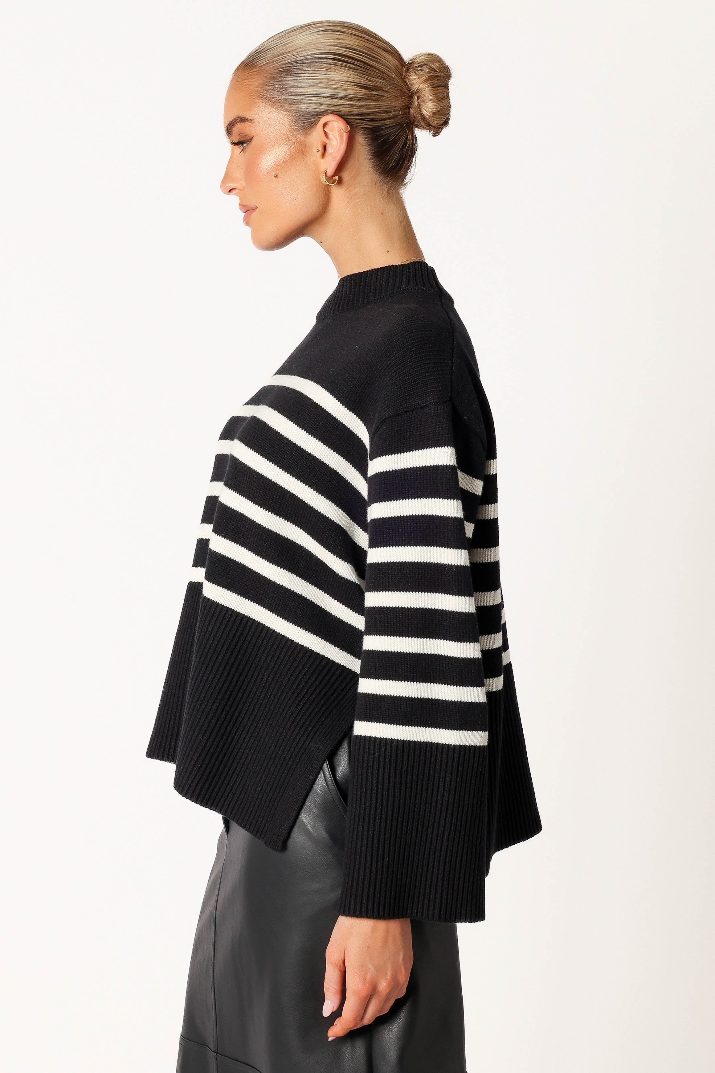 KNITWEAR @Avalynn Striped Knit Sweater - Black White