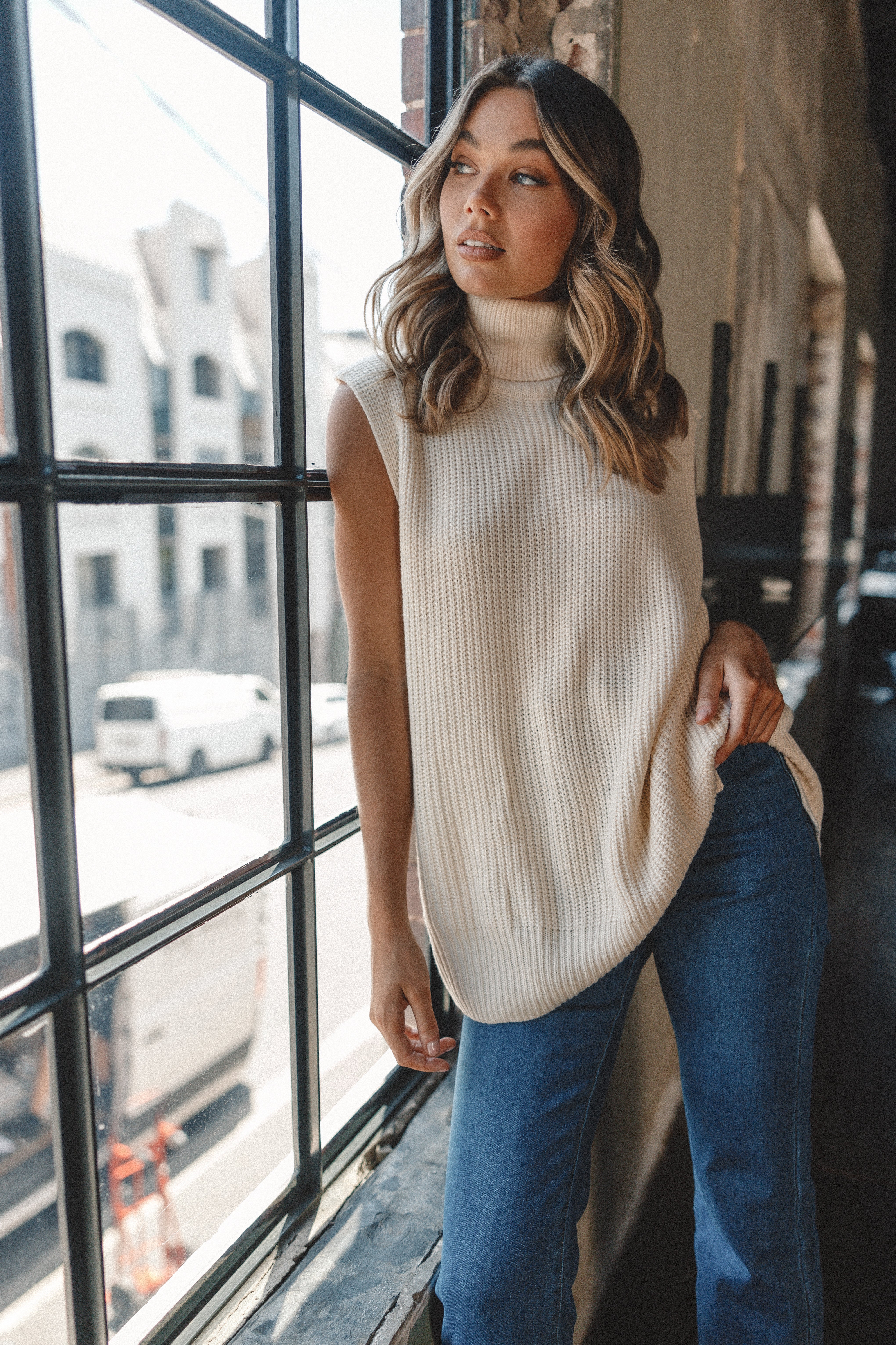 KNITWEAR Celaena Turtleneck Sleeveless Sweater - Cream