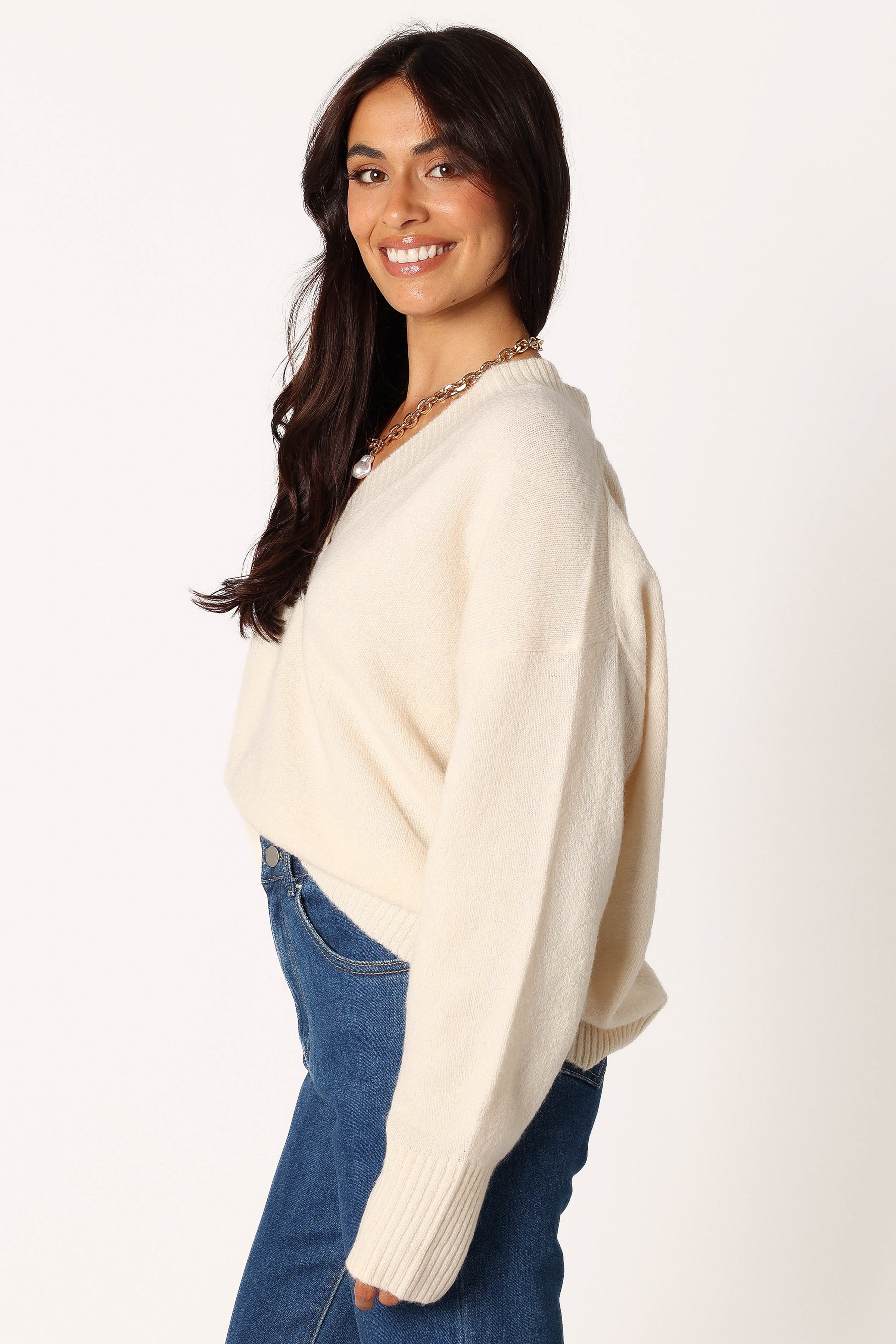 KNITWEAR @Palmer Vneck Knit Sweater - Cream
