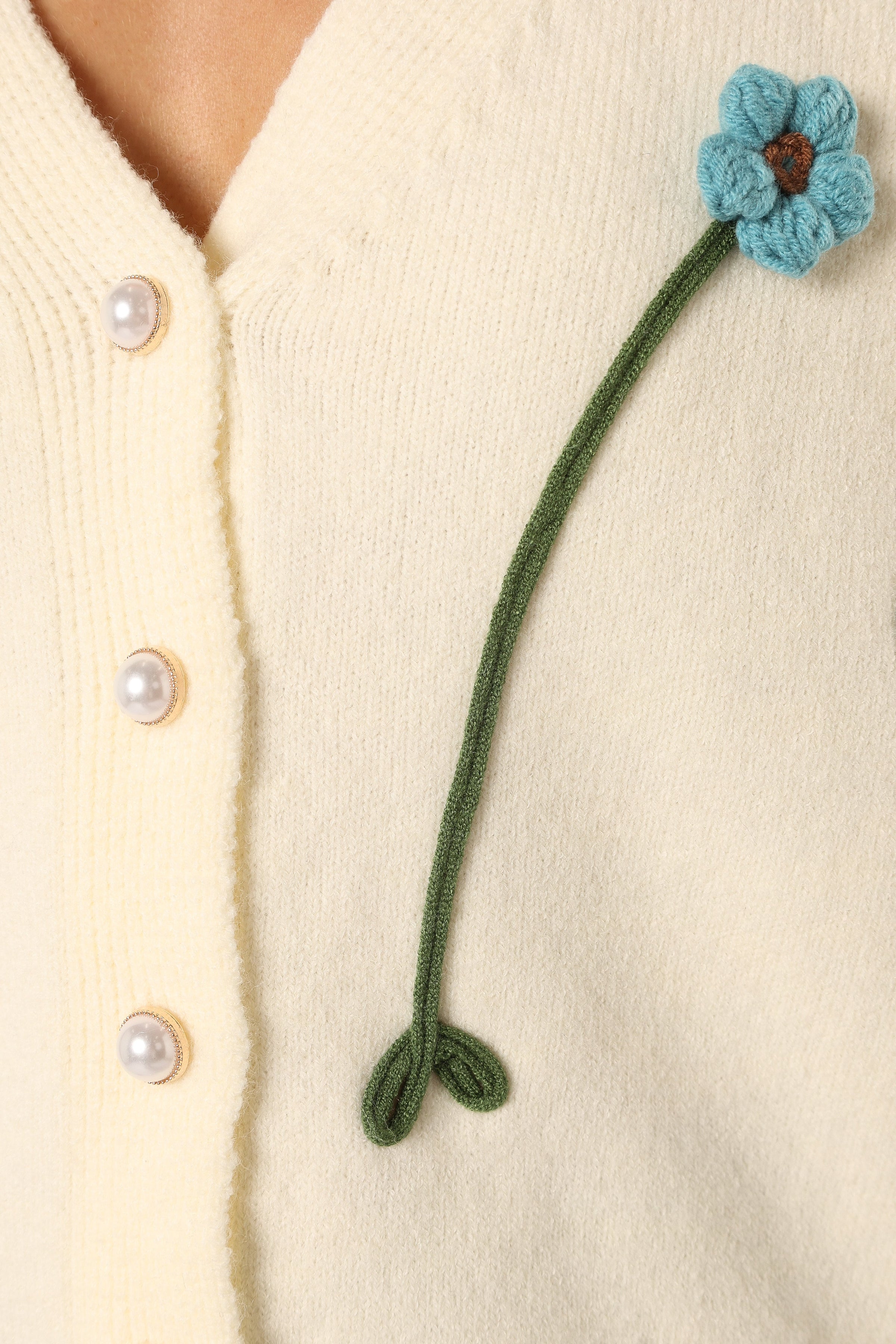 KNITWEAR @Reign Flower Cardigan - Cream