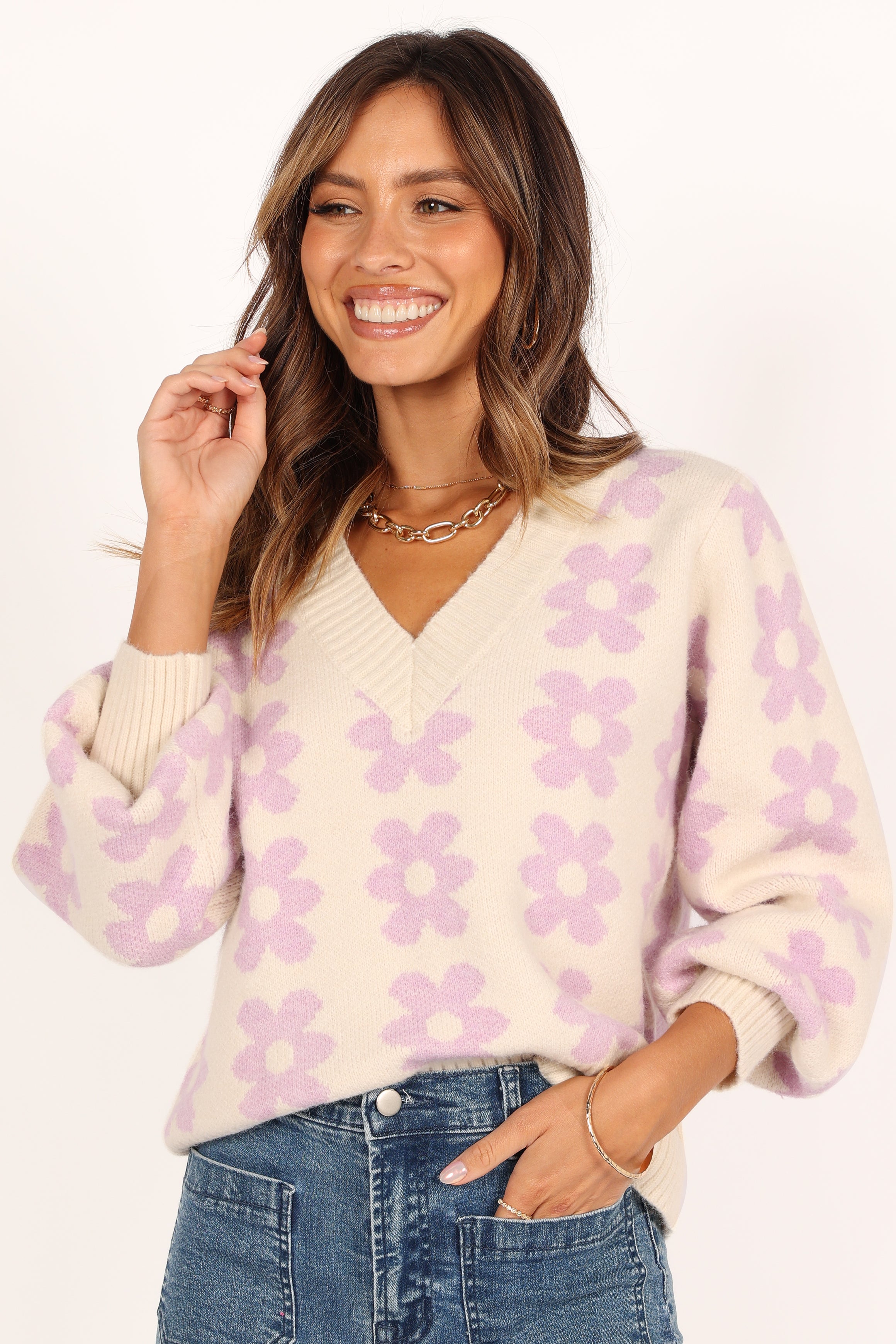 KNITWEAR Remi Vneck Flower Knit Sweater - Lilac