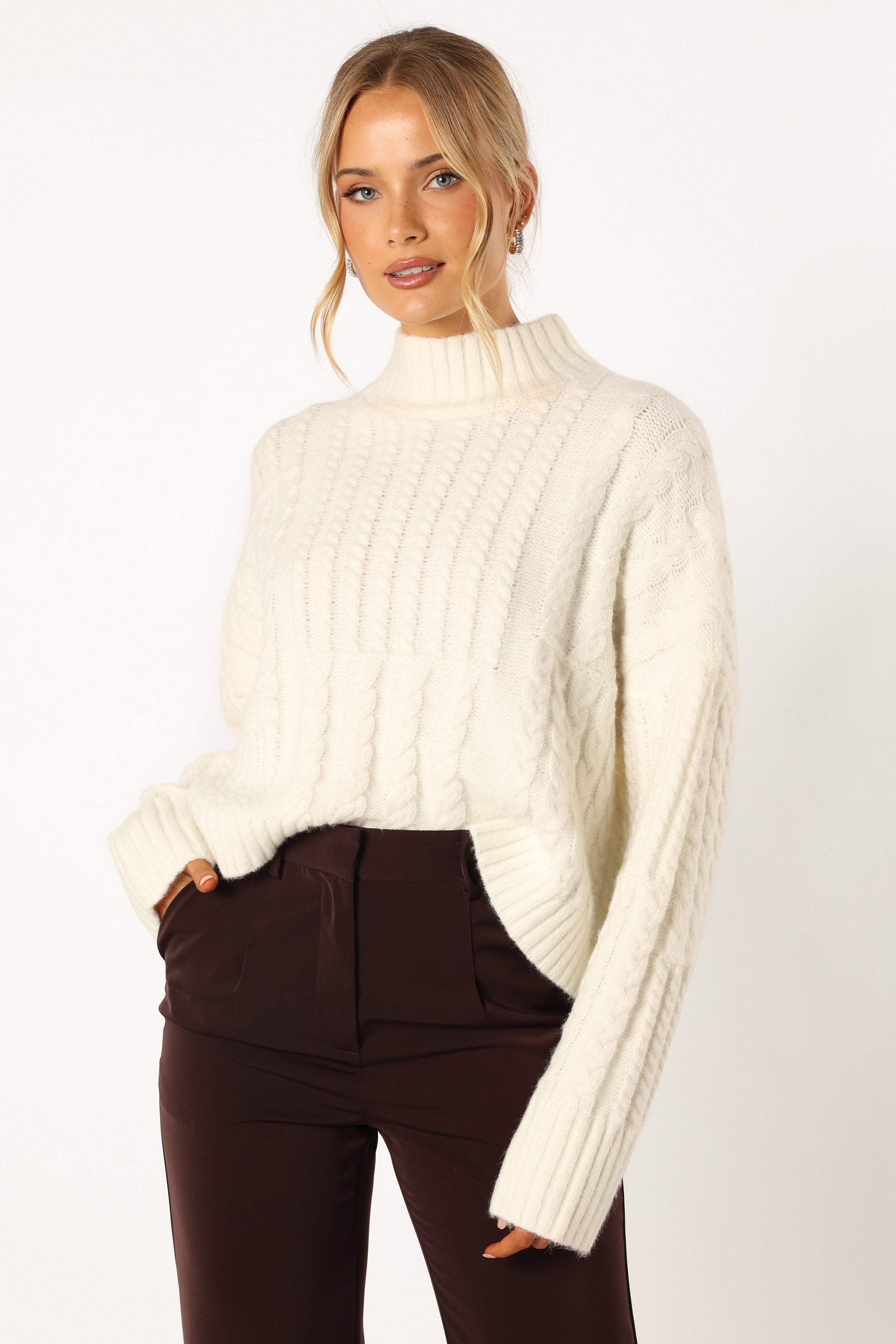 KNITWEAR @Skye Knit Sweater - White
