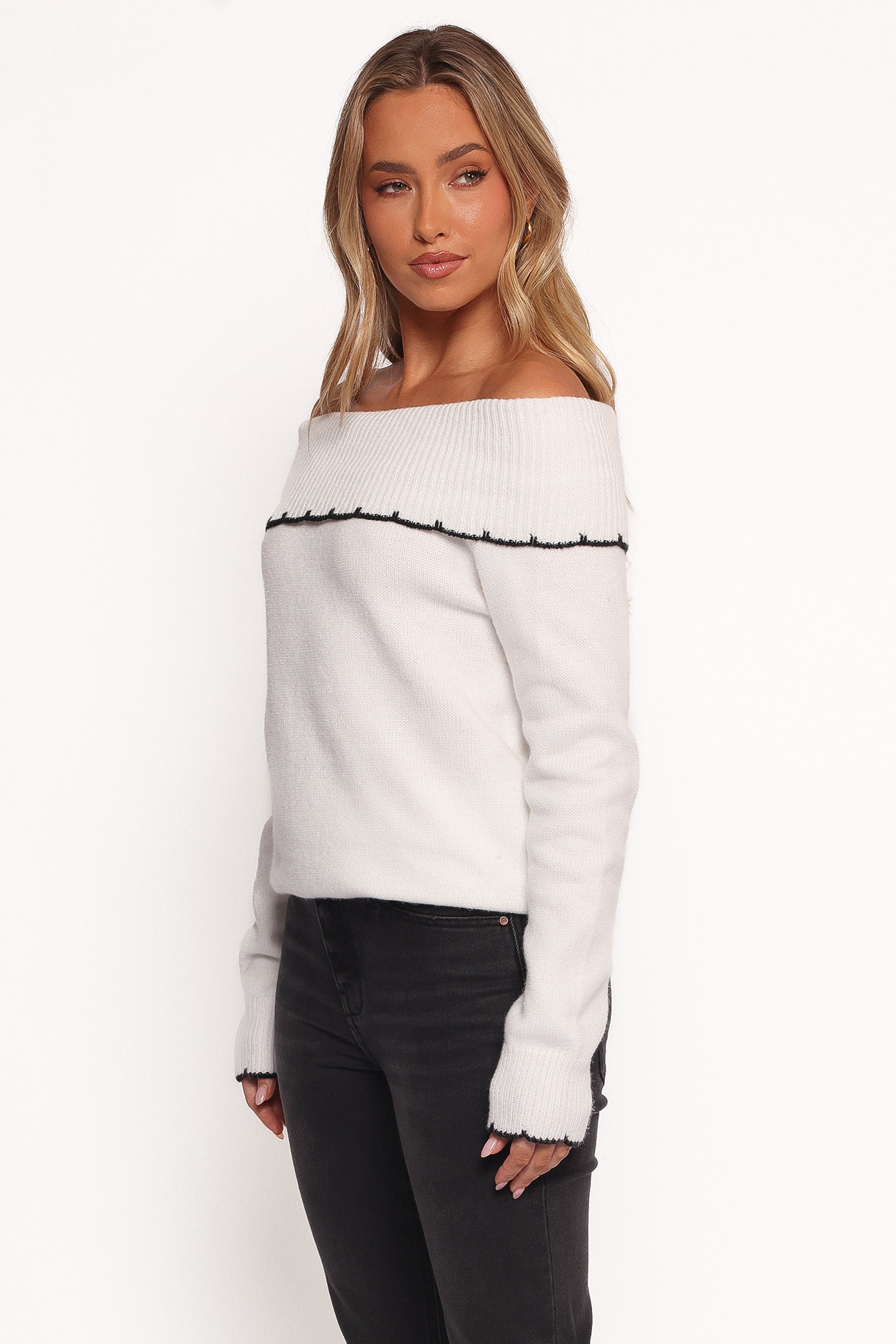 KNITWEAR Yoana Off Shoulder Knit Sweater - White