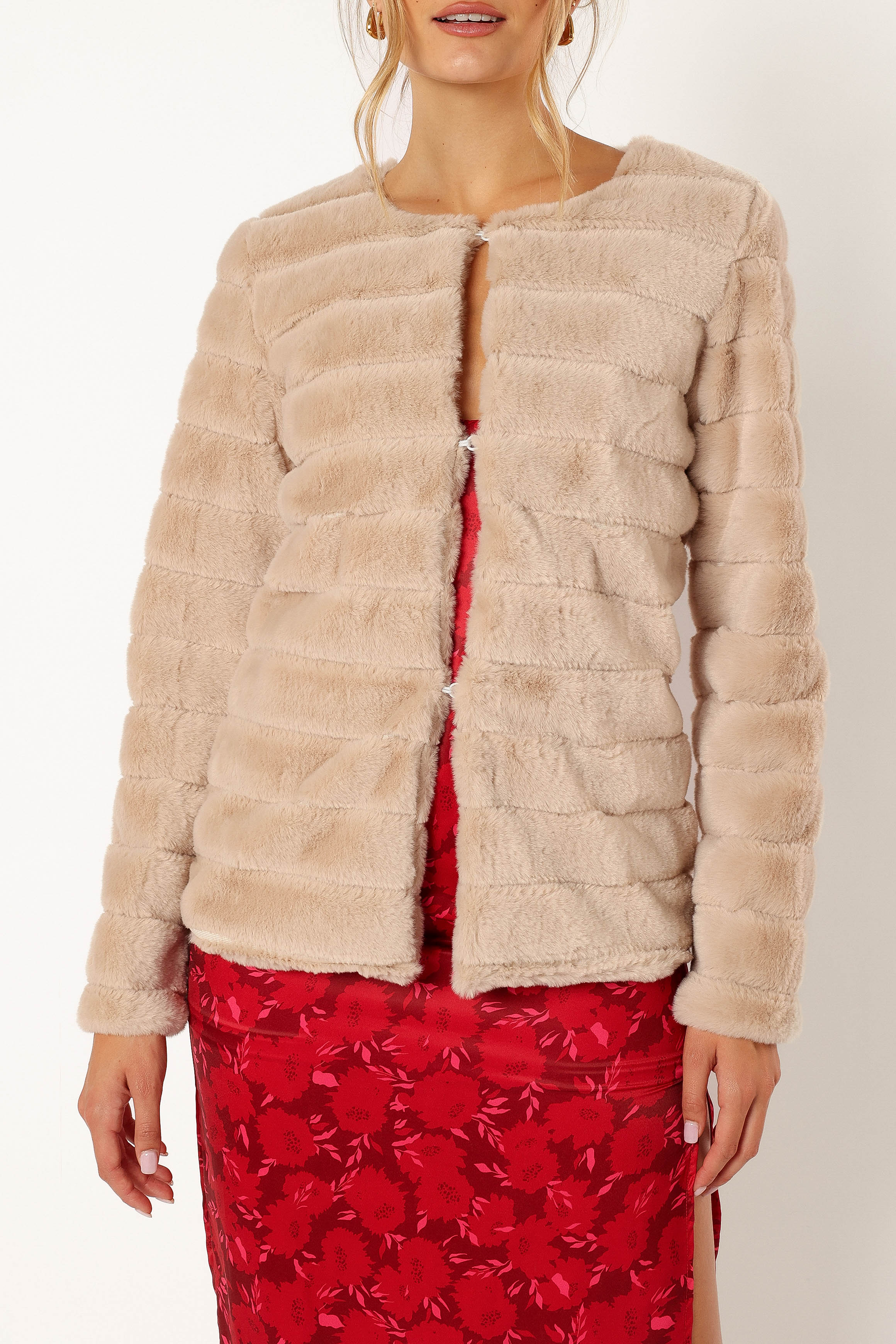 OUTERWEAR @Aylin Channel Faux Fur Jacket - Cream (waiting on bulk)