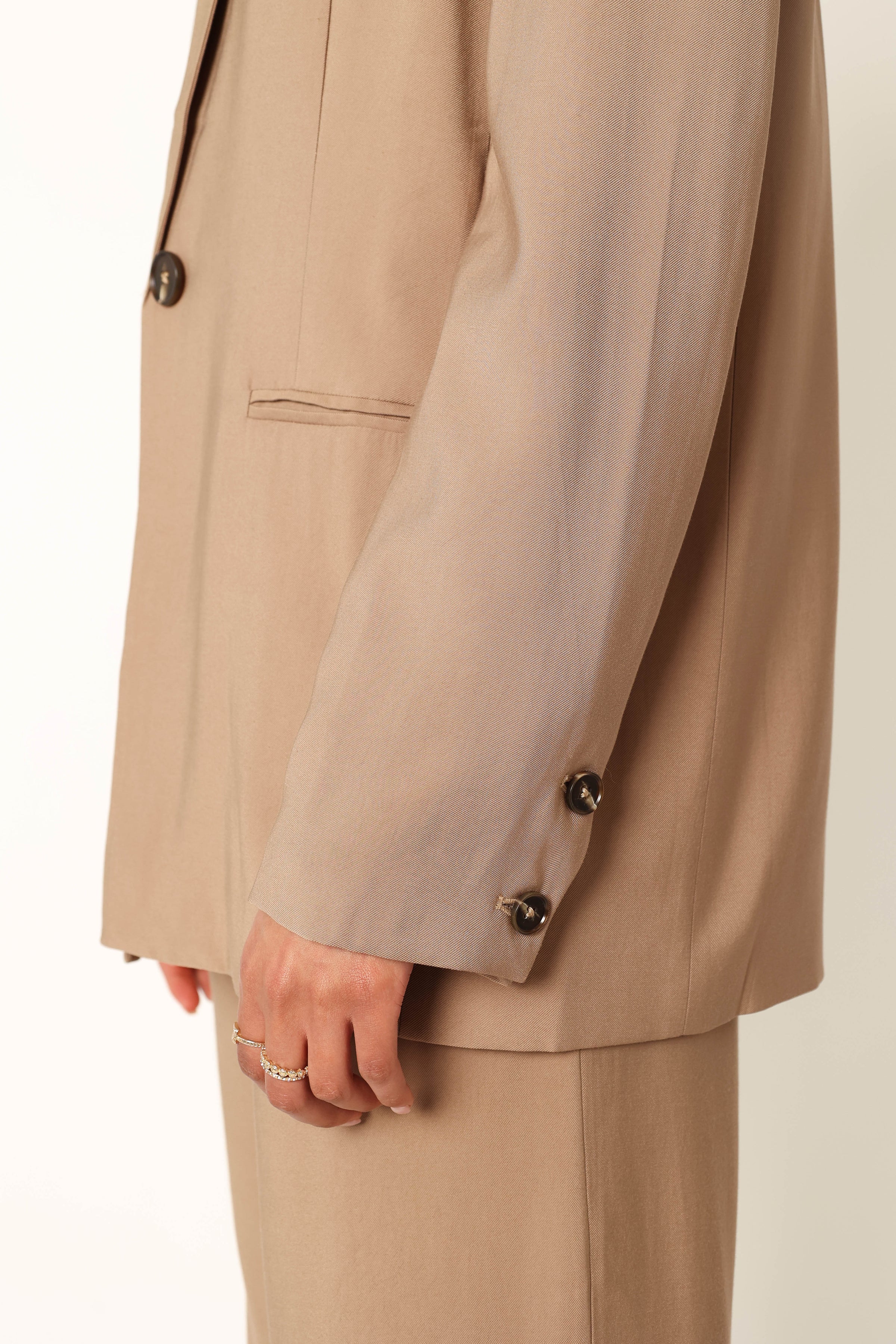 OUTERWEAR @Noelle Oversized Blazer - Light Brown