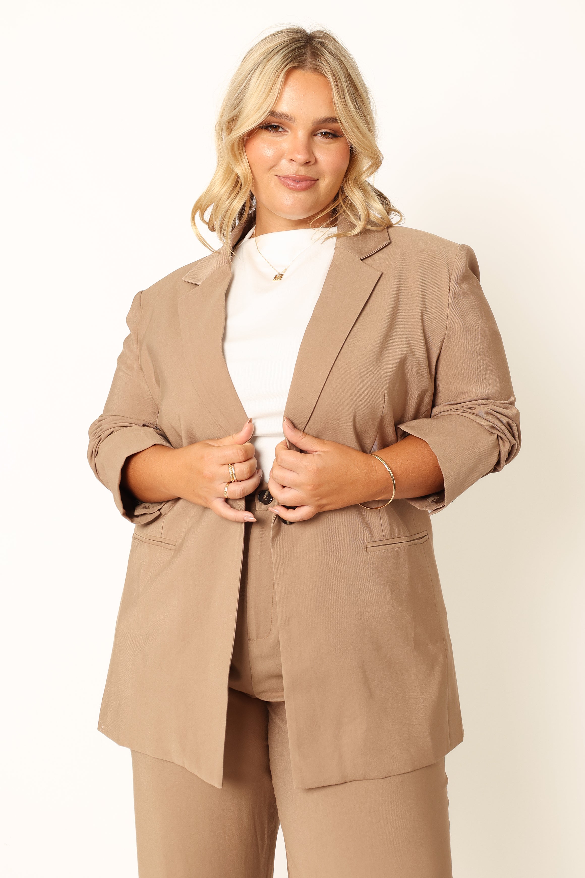 OUTERWEAR @Noelle Oversized Blazer - Light Brown