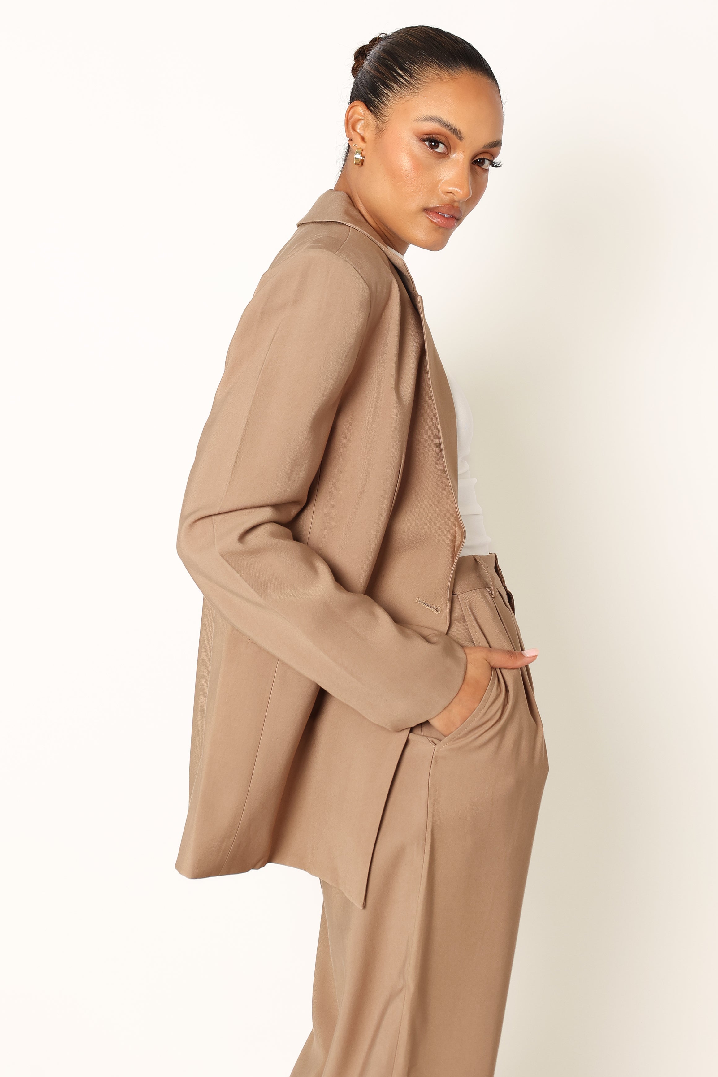 OUTERWEAR @Noelle Oversized Blazer - Light Brown
