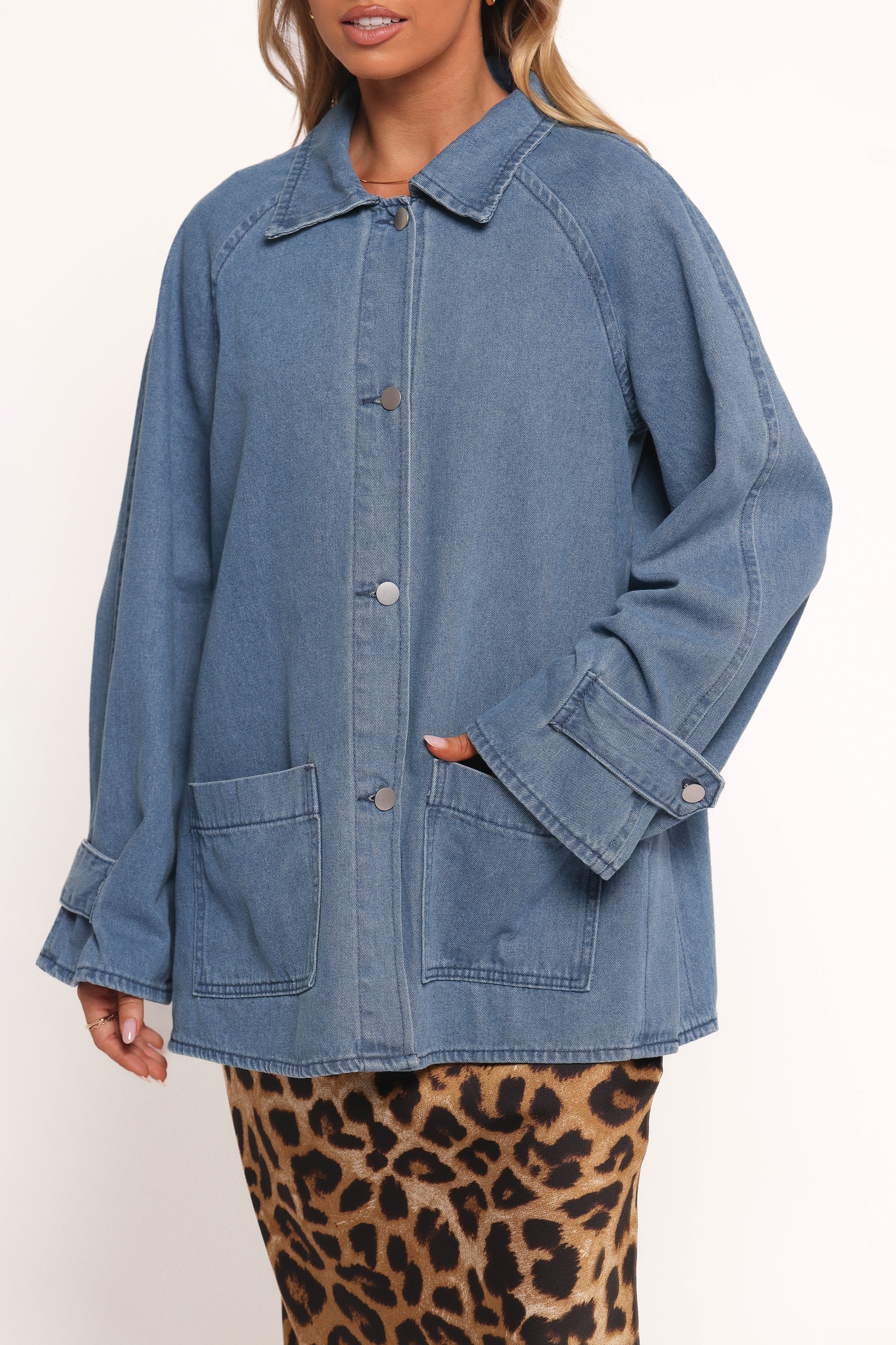 OUTERWEAR Novan Oversized Shacket - Denim