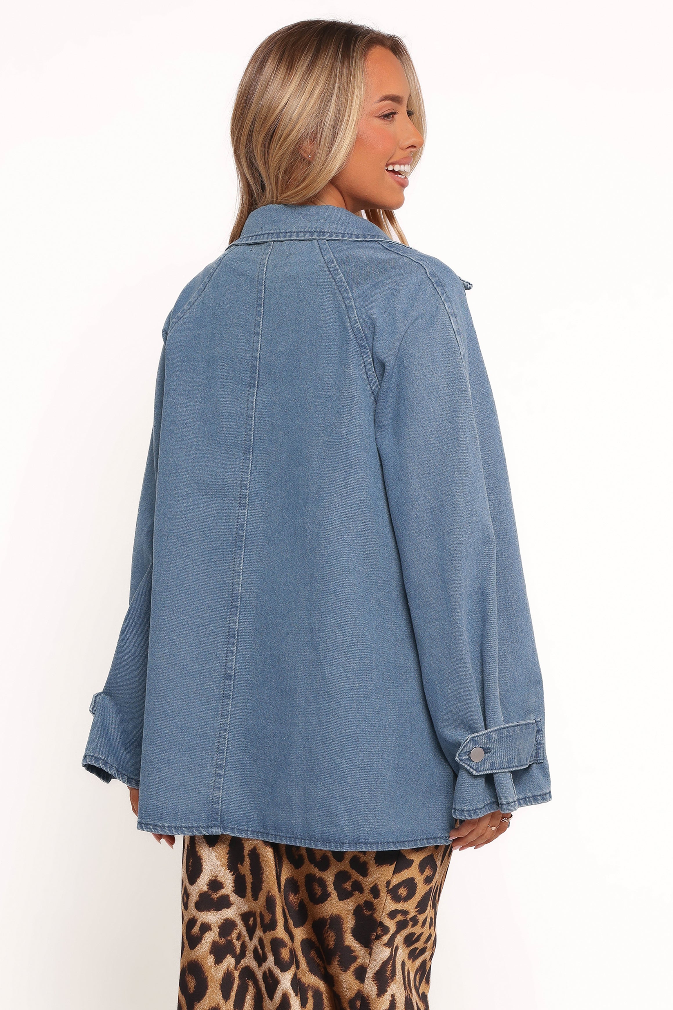 OUTERWEAR Novan Oversized Shacket - Denim