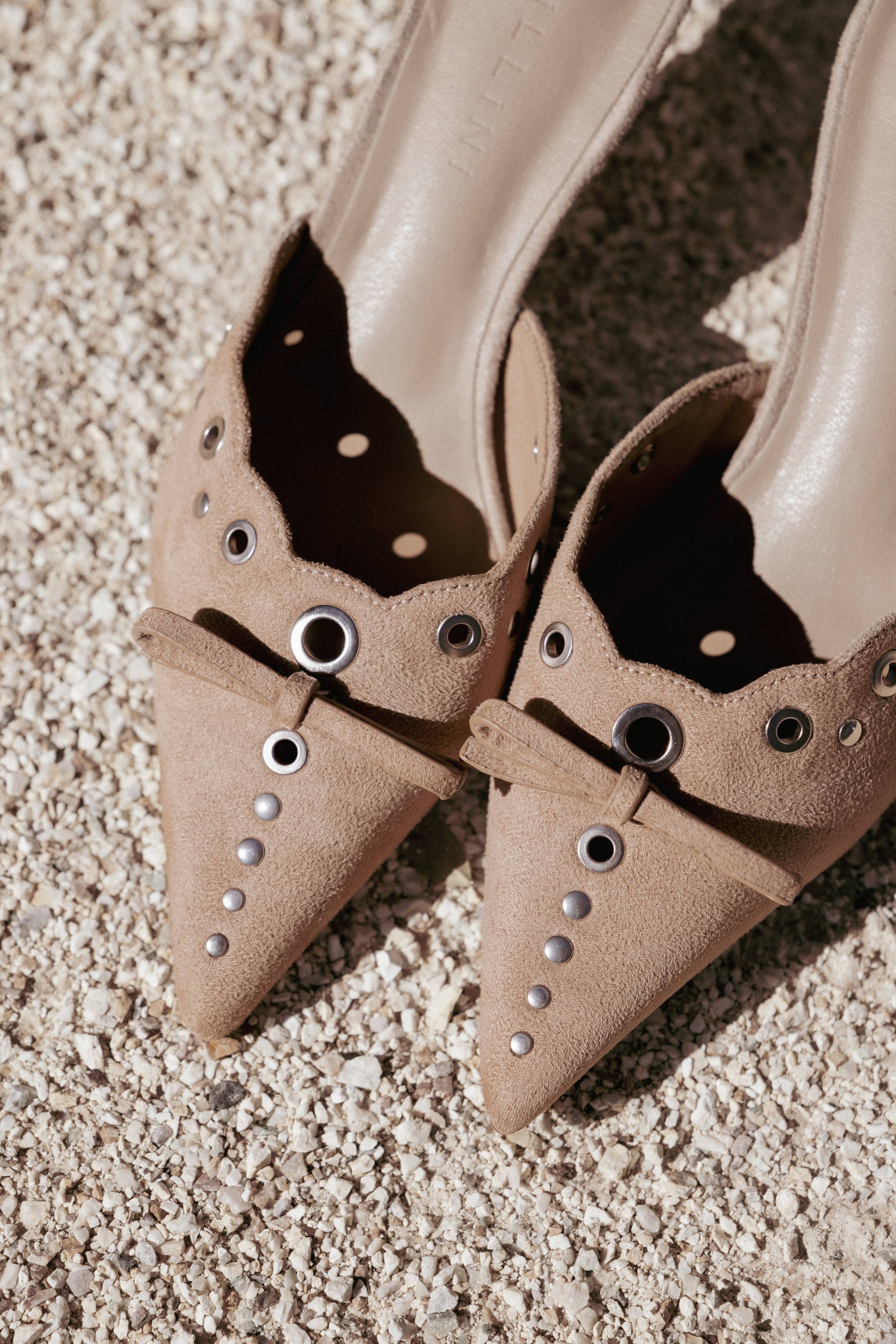 SHOES Elio Heels - Camel Suede