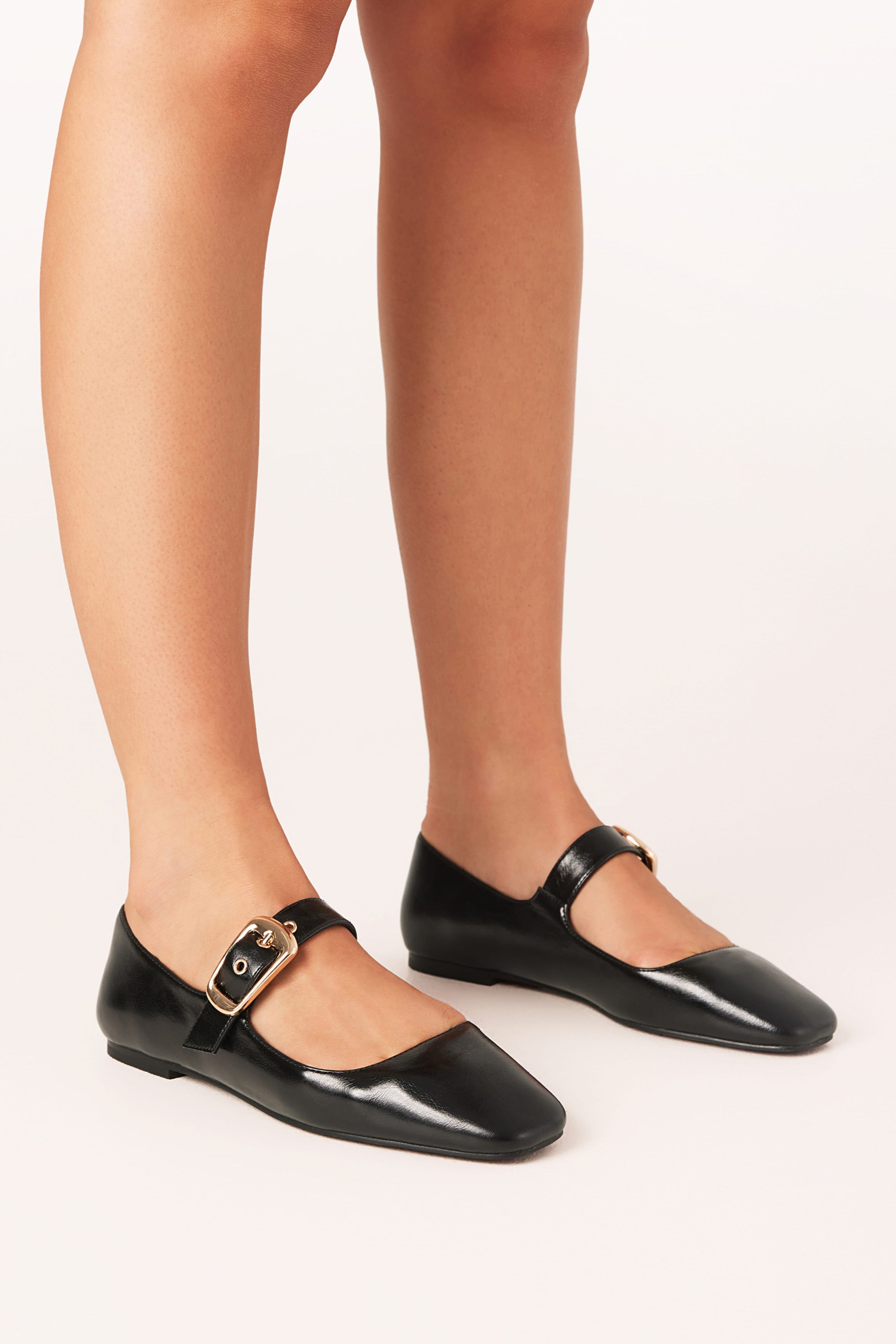 SHOES Fabianna Flats - Black
