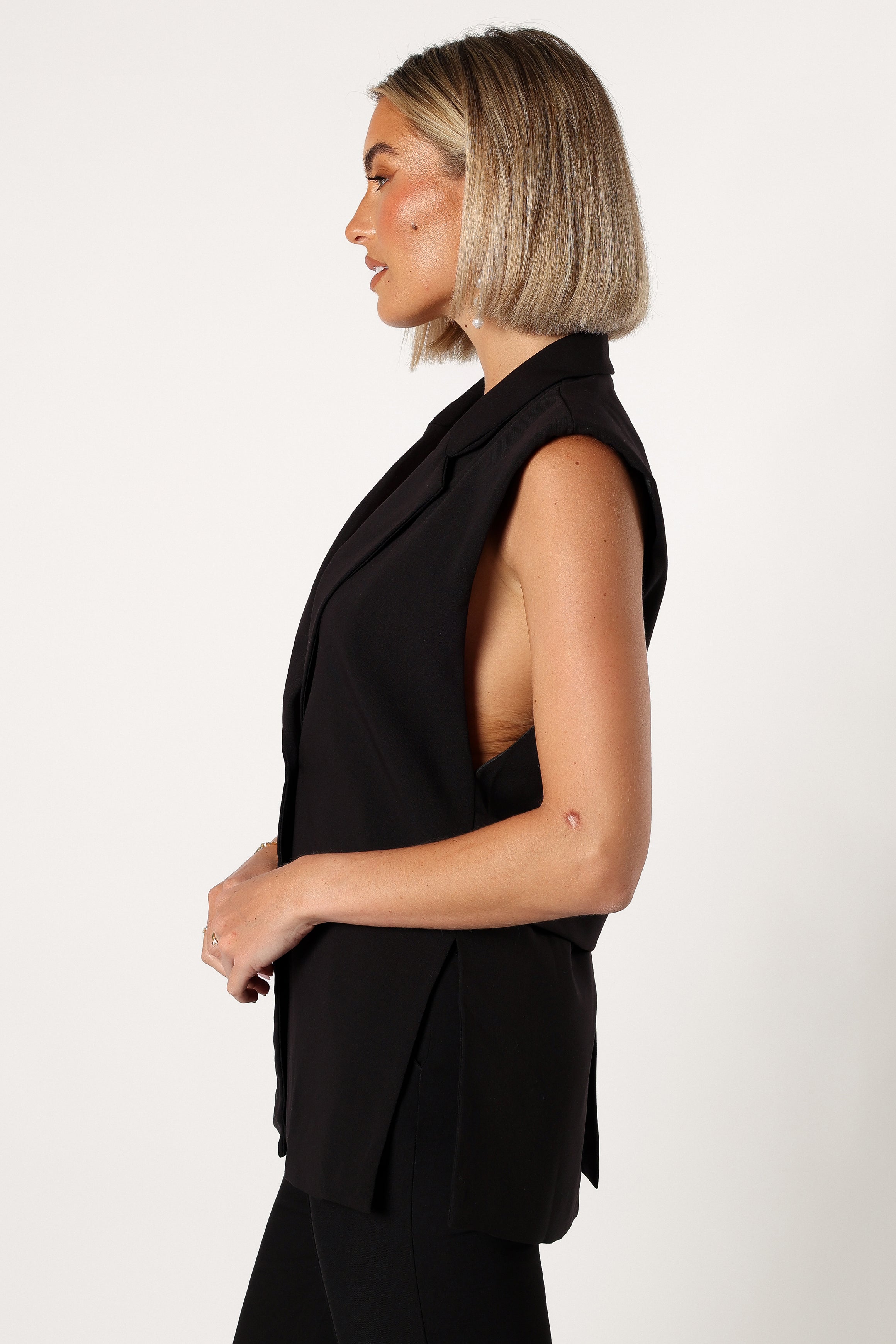 TOPS @Beck Vest - Black