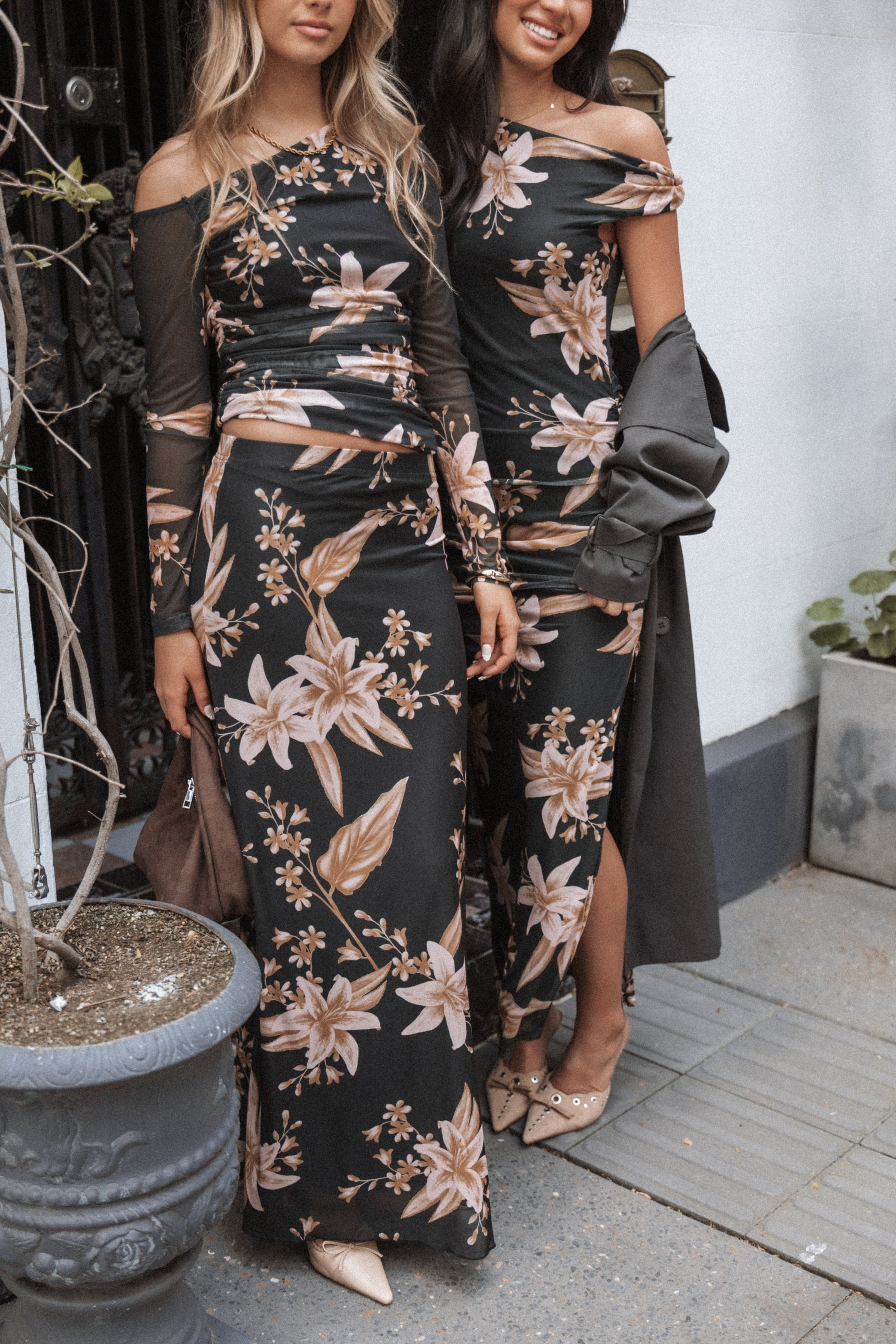 TOPS Bloise Long Sleeve Top - Black Floral